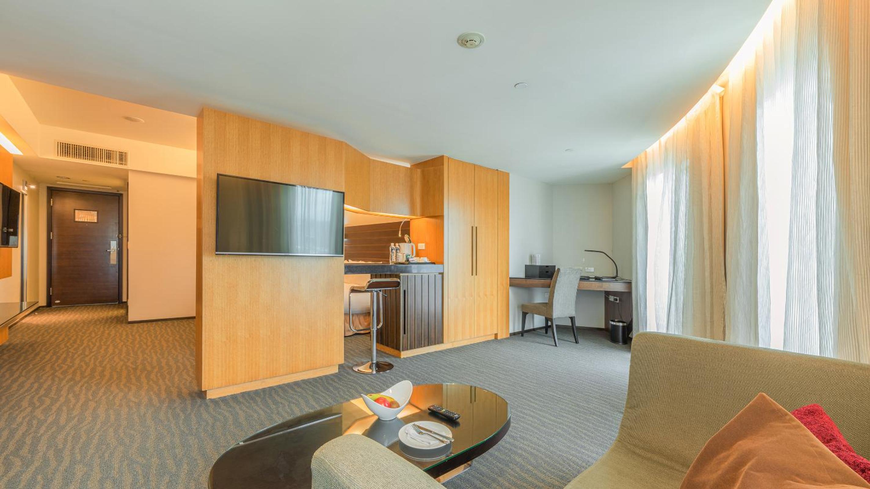 Superior Suite - Photo 6