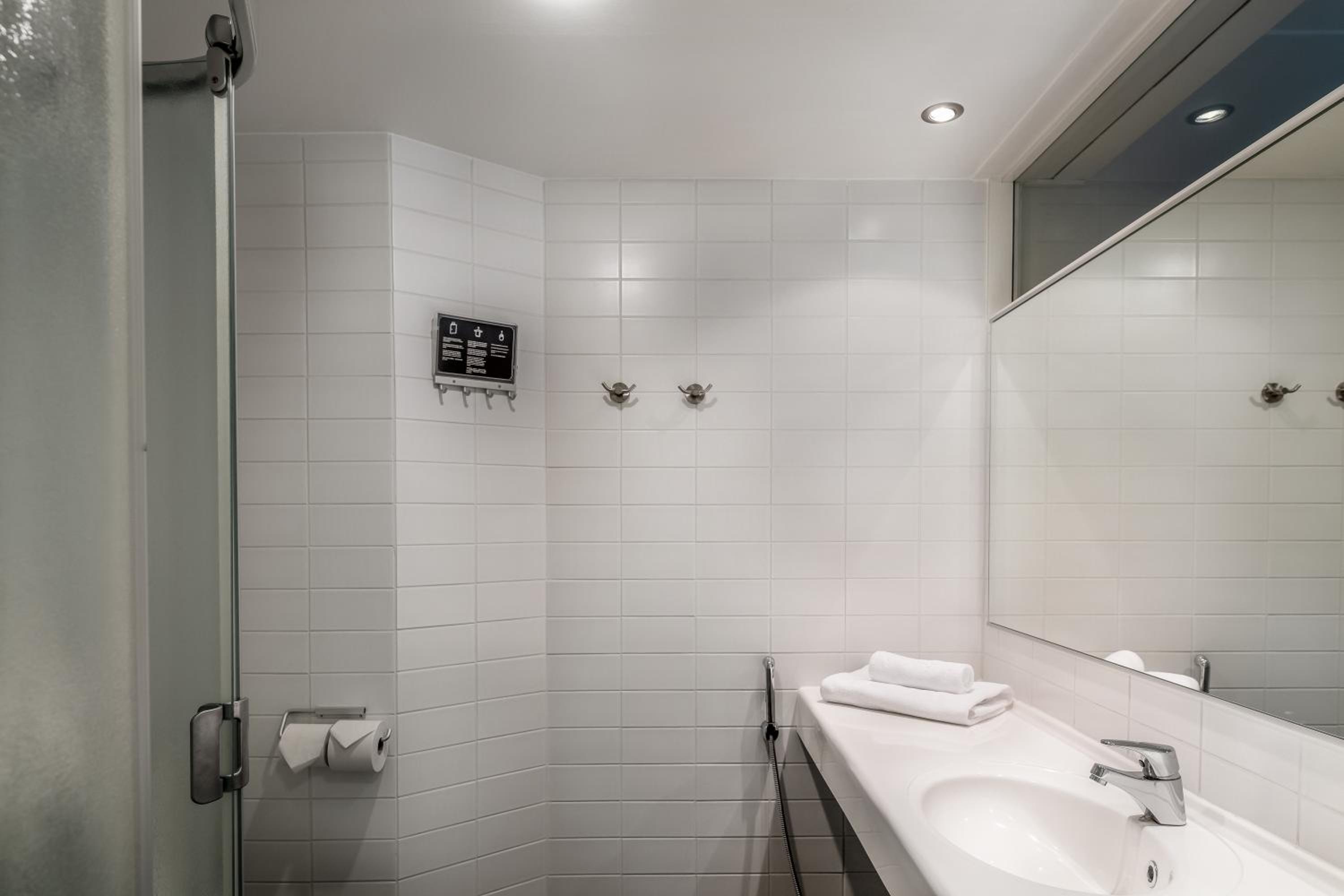 Standard Twin Room - Photo 2