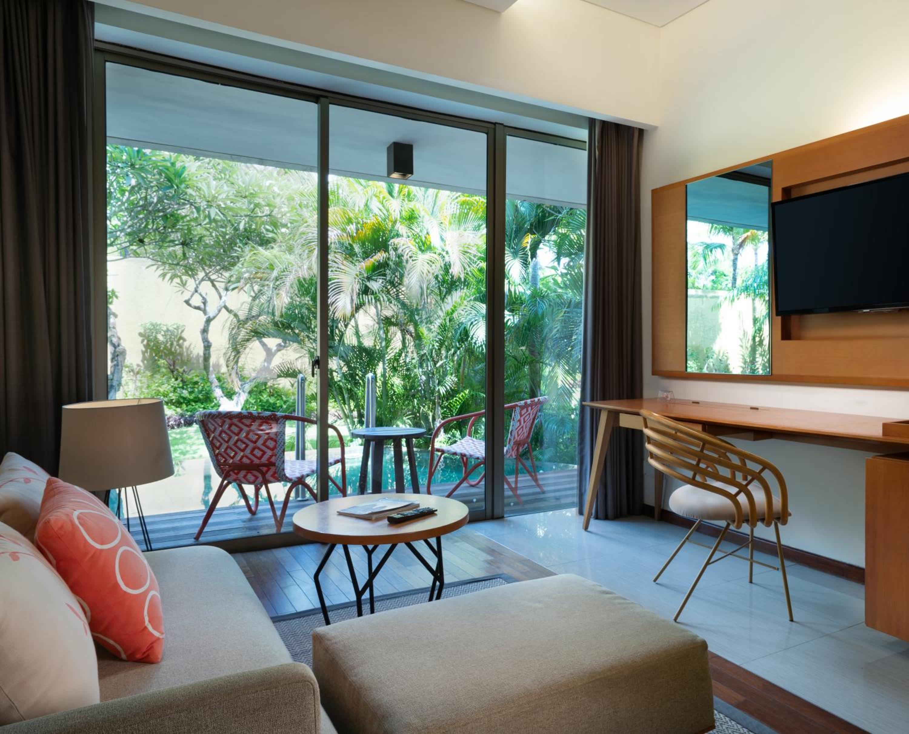Deluxe Double Or Twin Room Pool Access With Club Benefit thumbnail 5