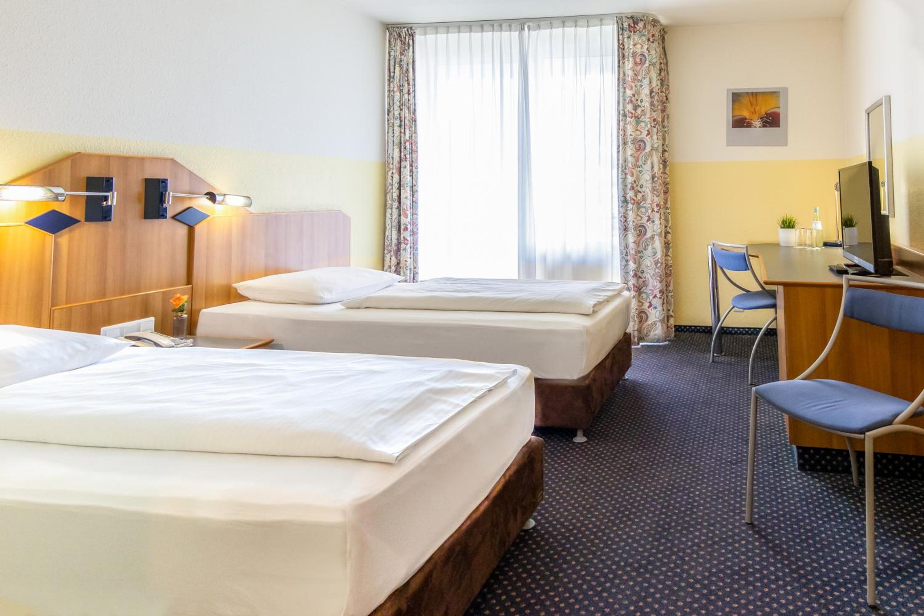 Economy Twin Room - Photo 1