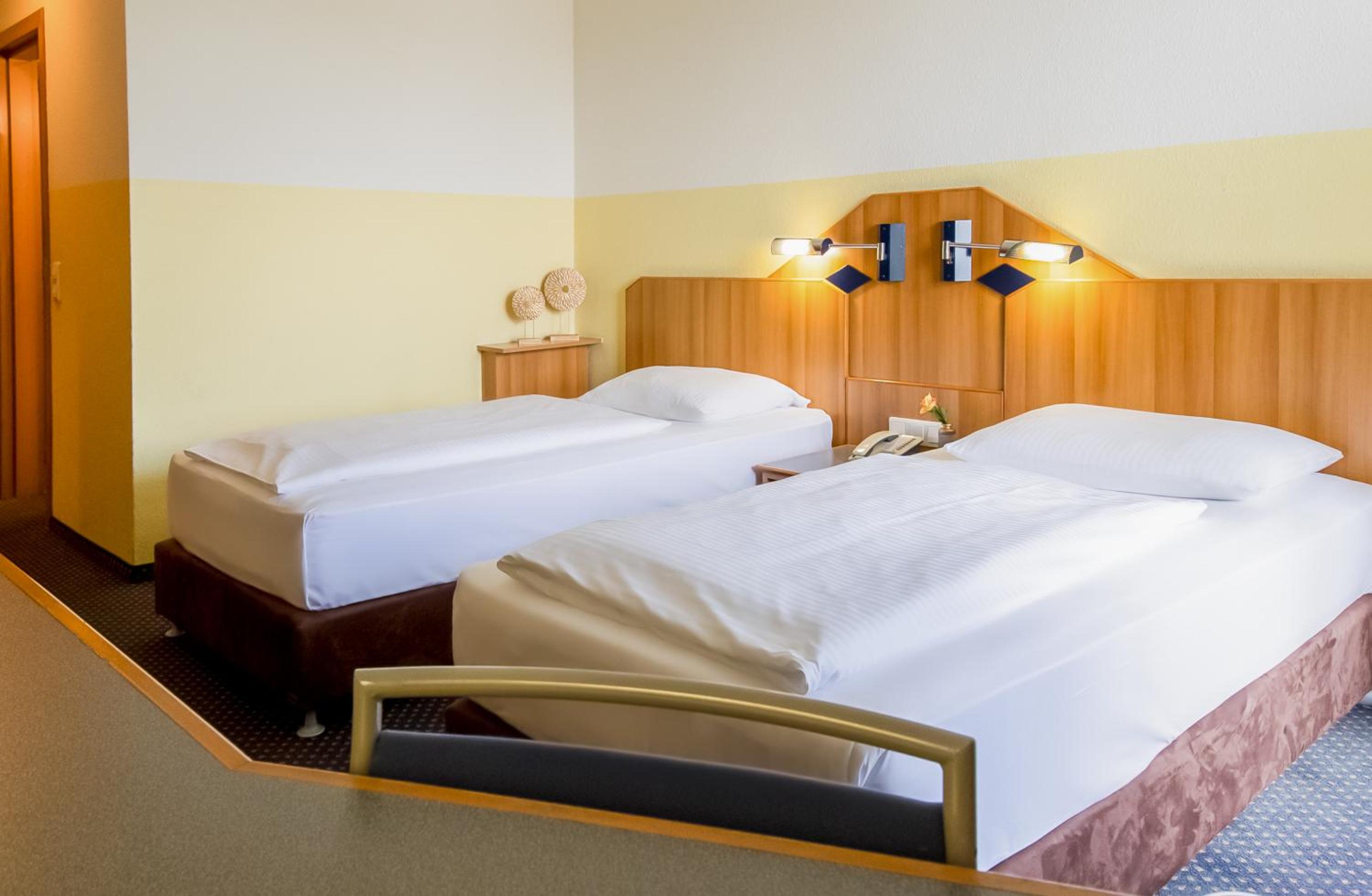 Economy Twin Room - Photo 5