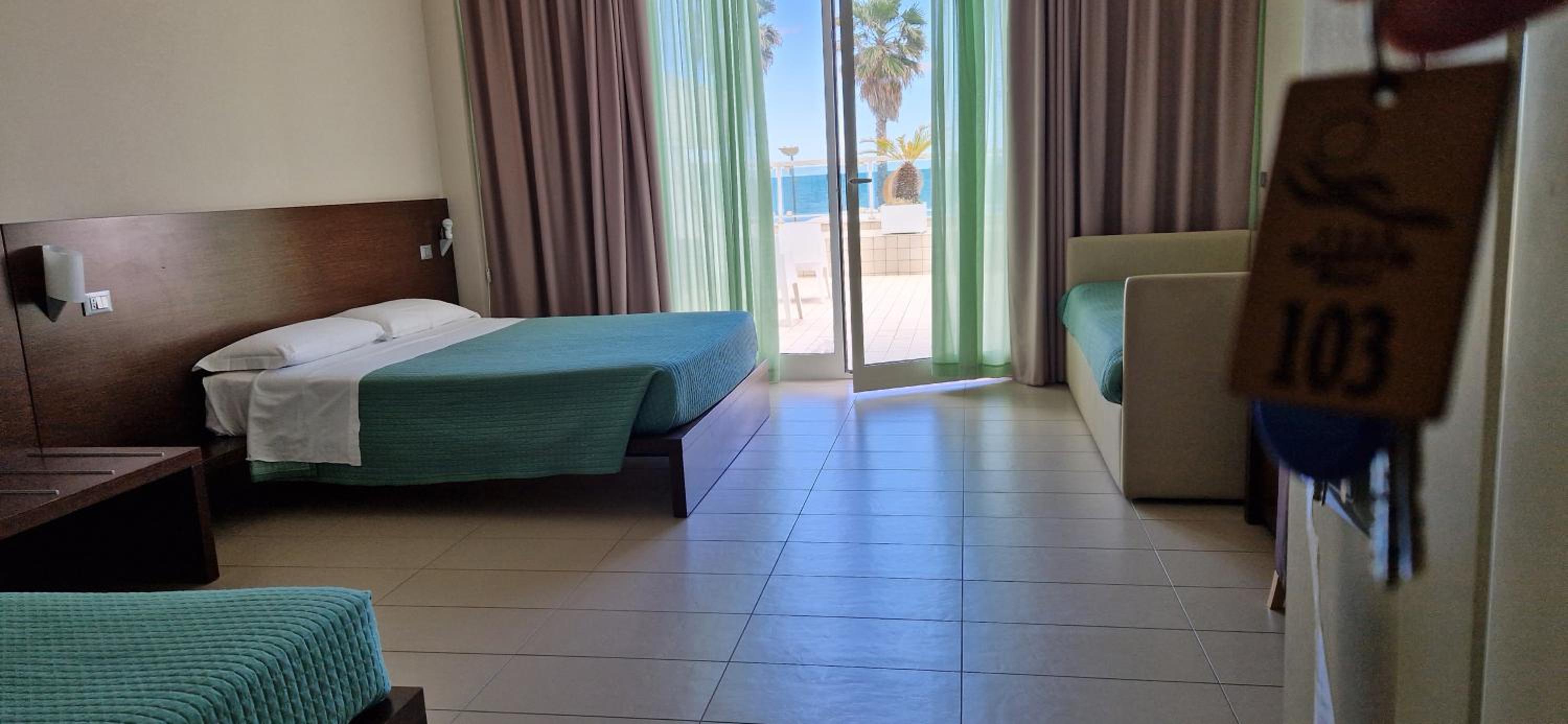 Junior Suite with Terrace and Sea View - Photo 4