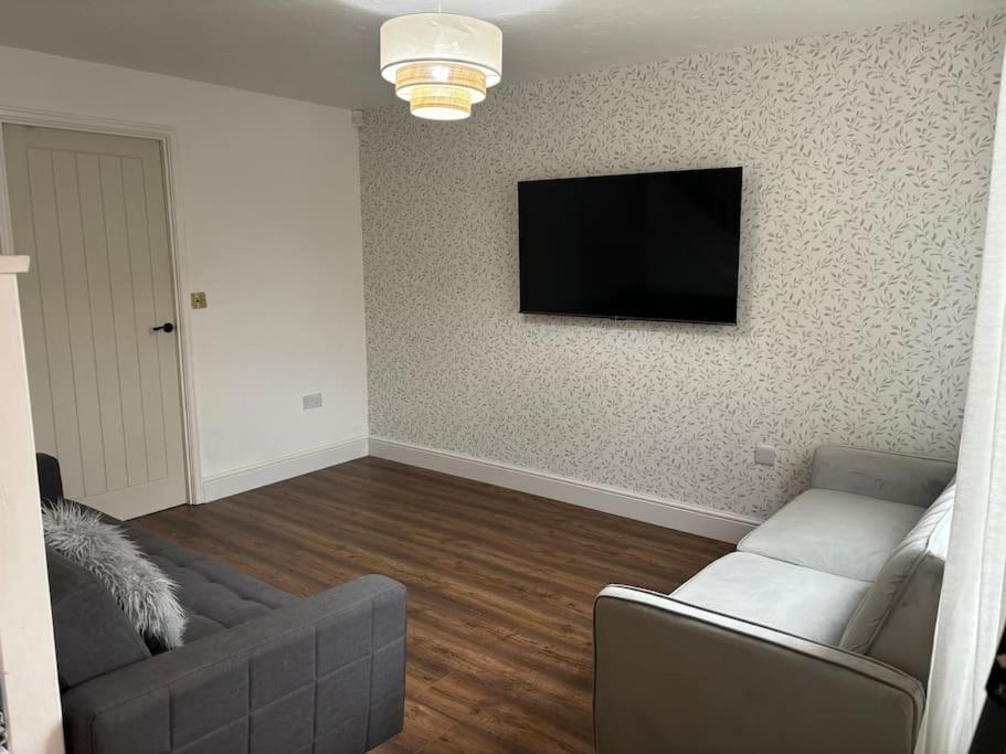 Three-Bedroom House photo 1