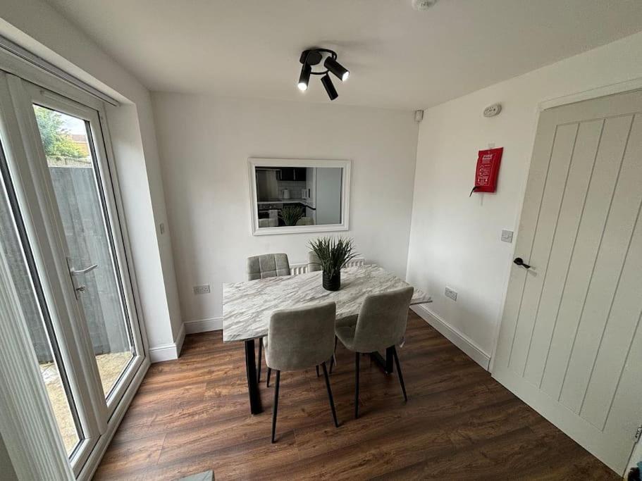 Three-Bedroom House photo 2