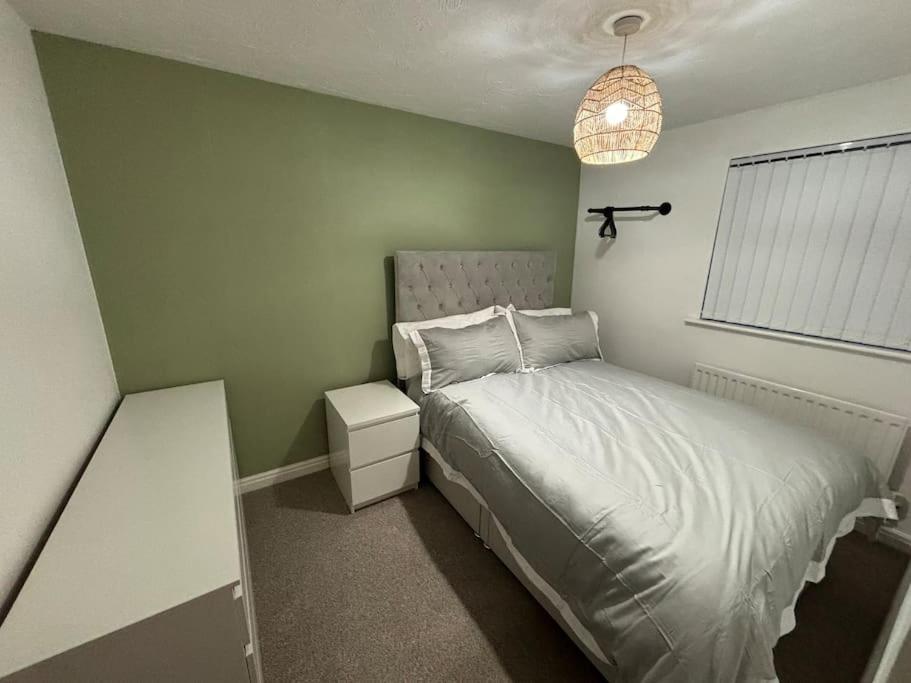 Three-Bedroom House photo 3
