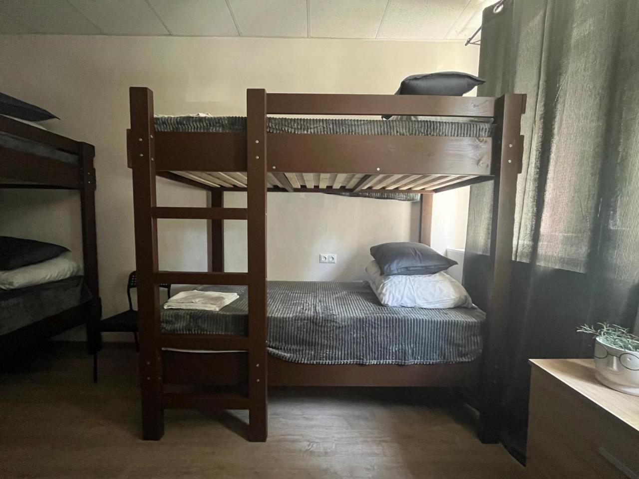 6-Bed Mixed Dormitory Room photo 3