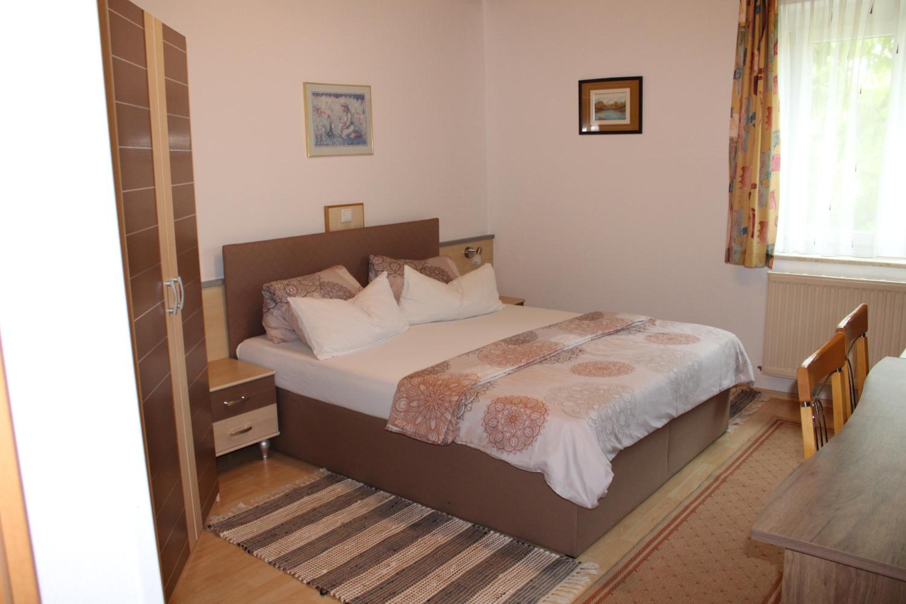 Double Room with Private Bathroom photo 1