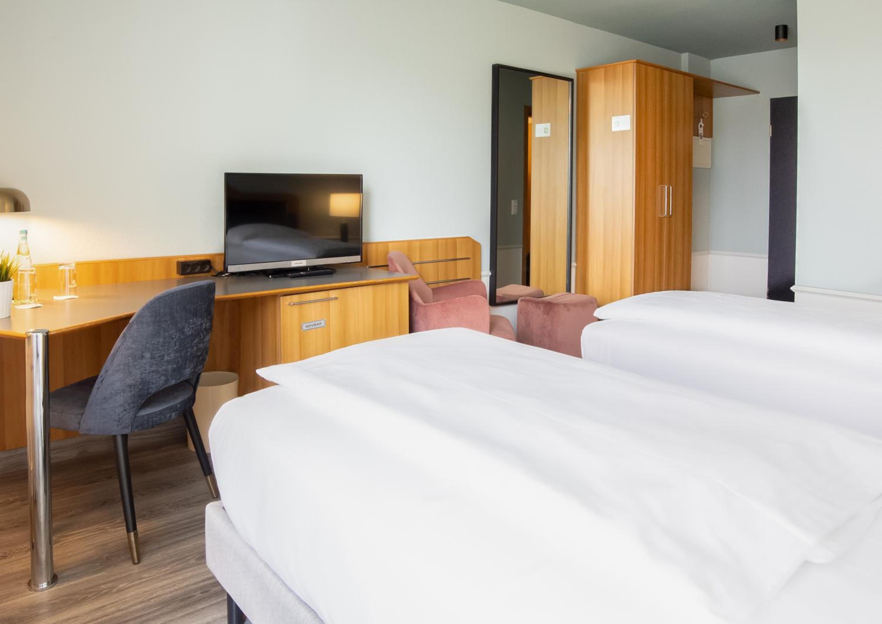 Superior Twin Room - Photo 4