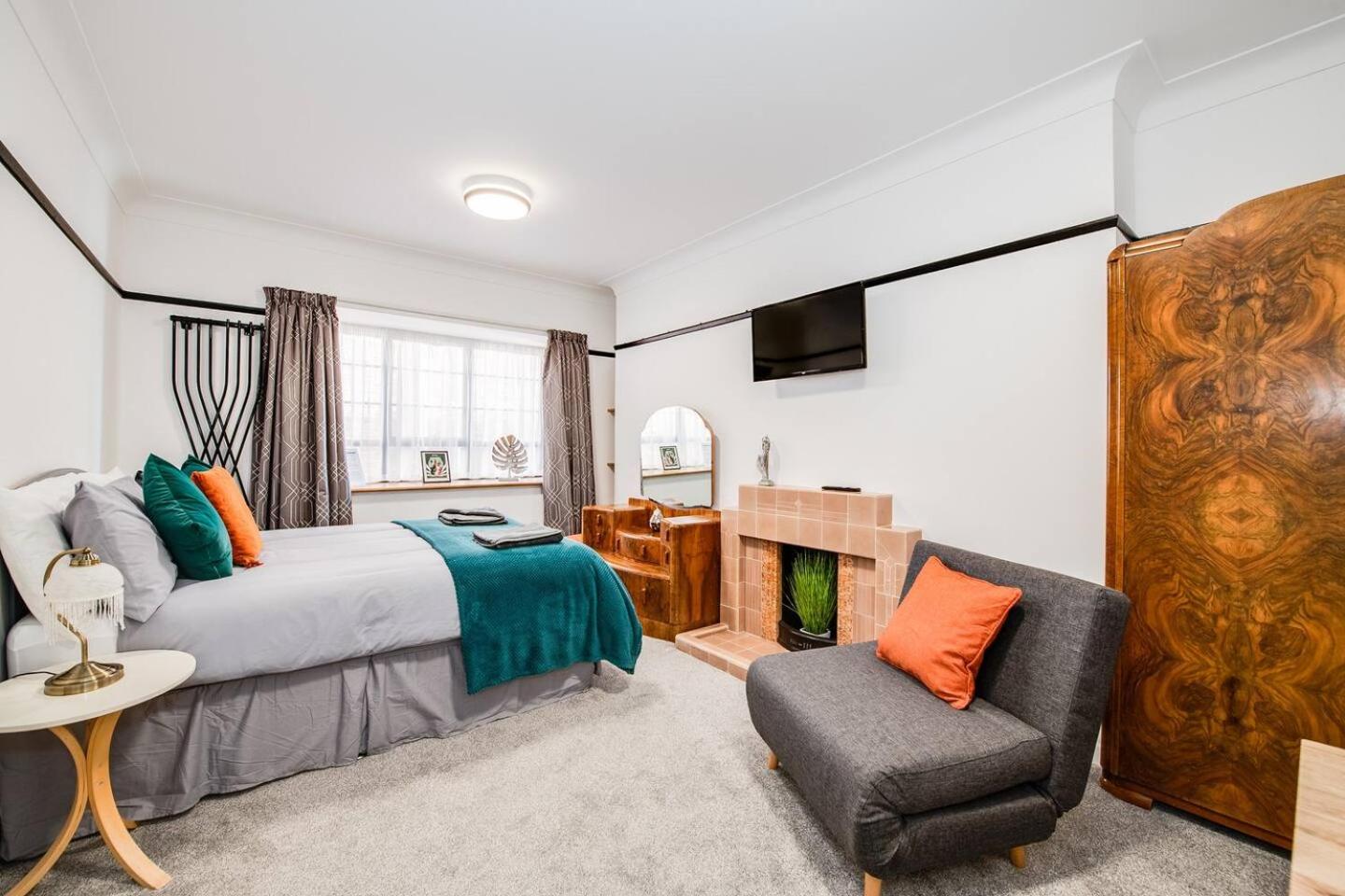 Studio with Sofa Bed