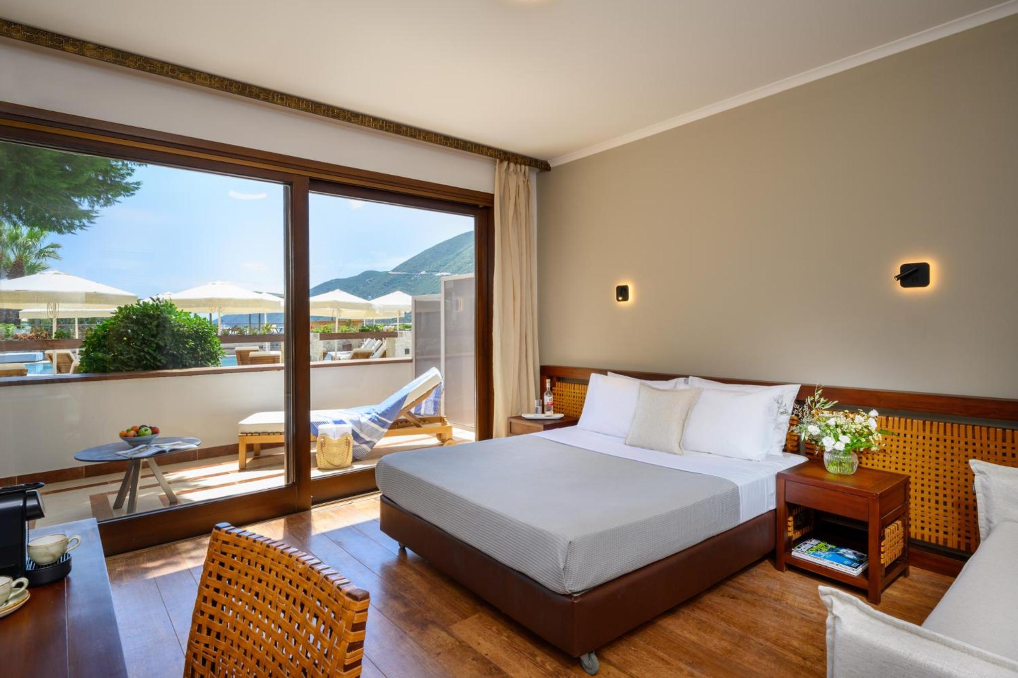 Deluxe Room with Garden View photo 3