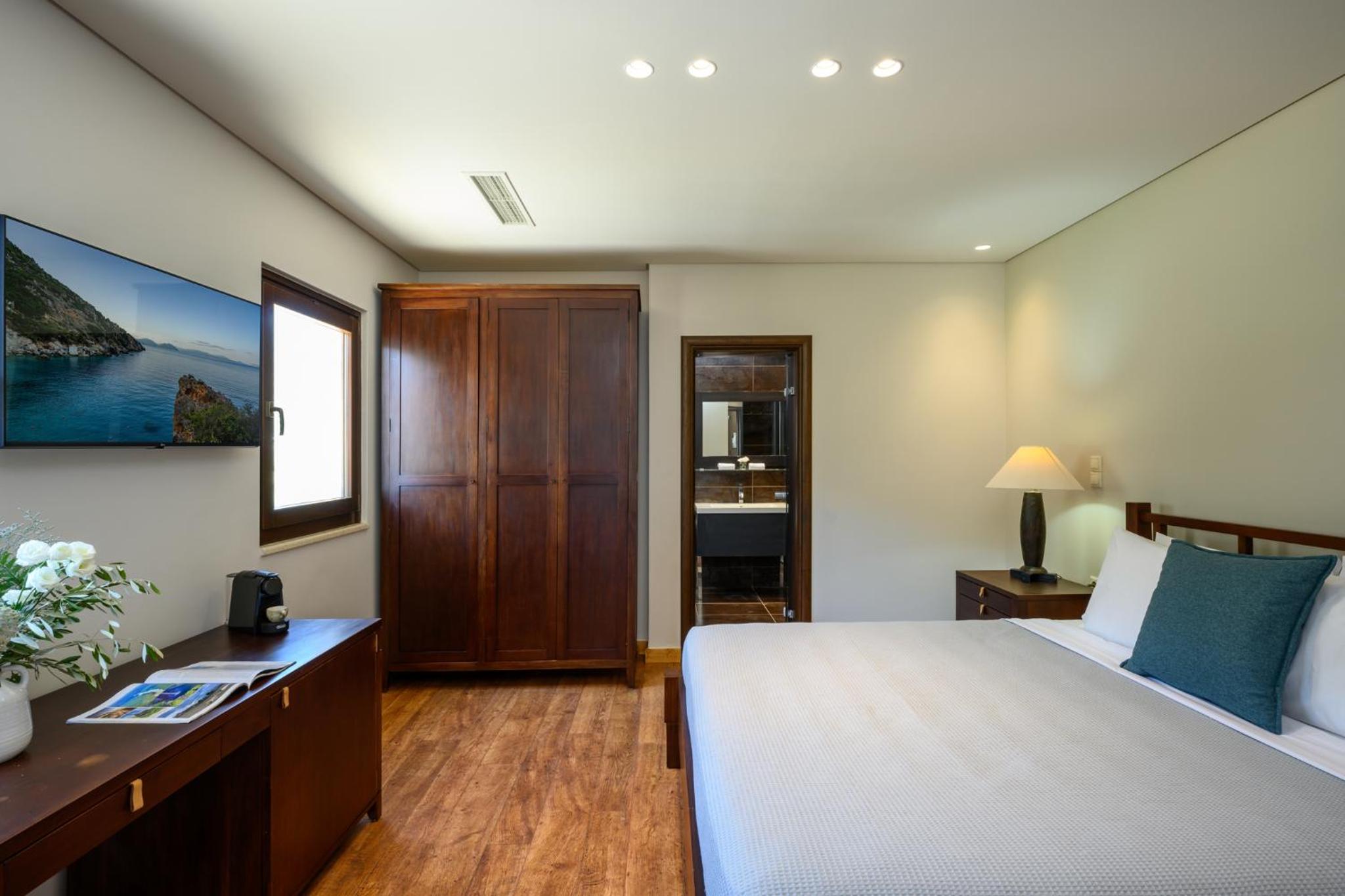 Suite With Hot Tub photo 3