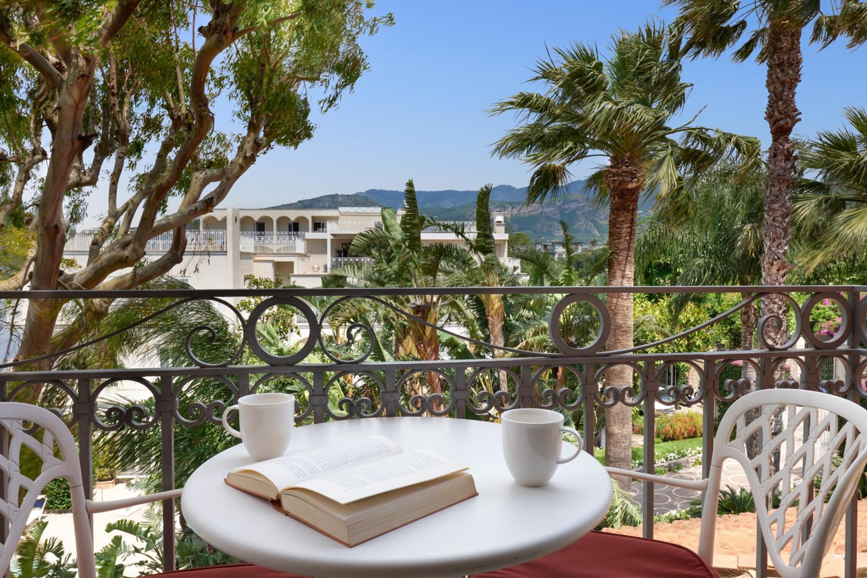 Superior Double or Twin Room with Garden View - Photo 5