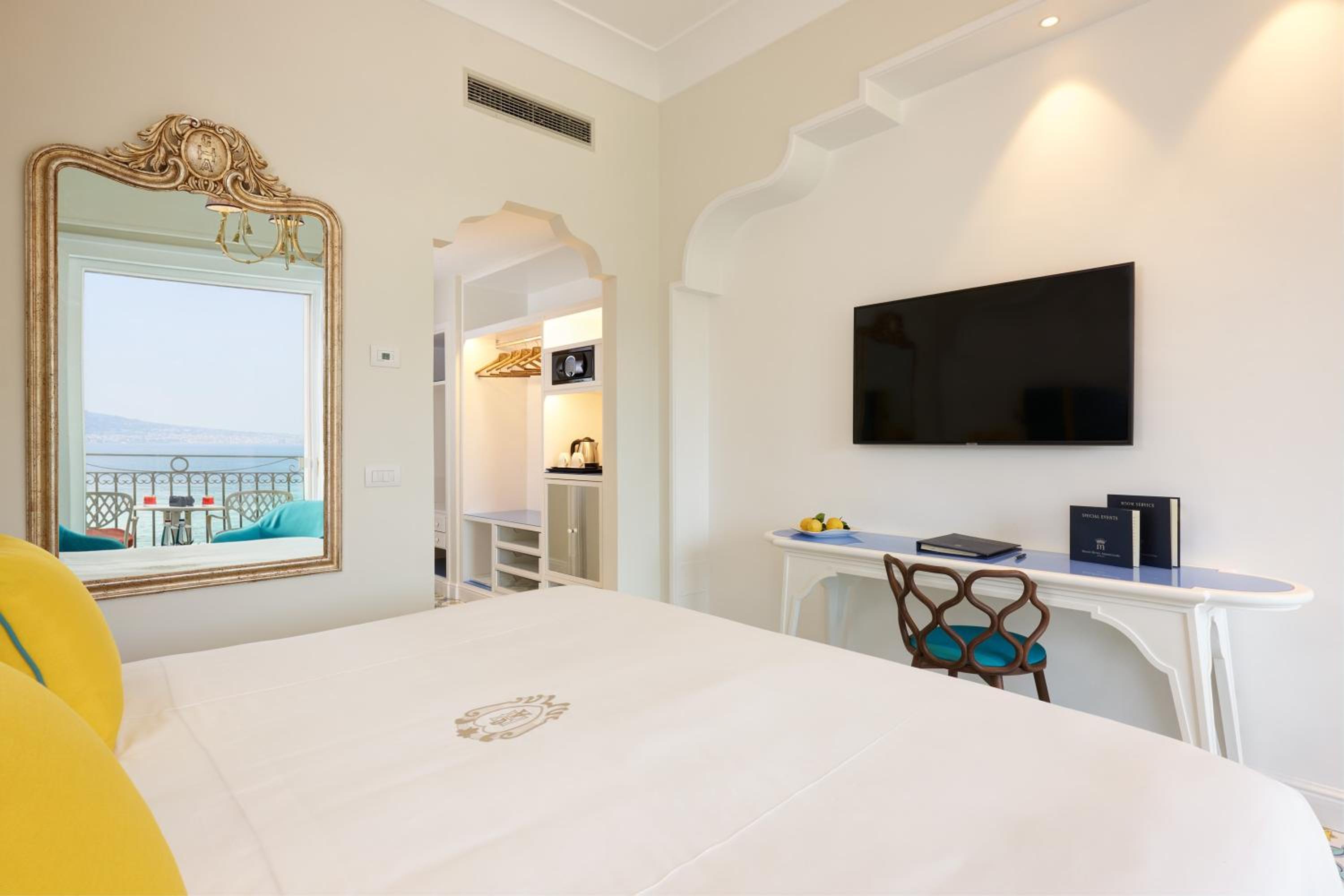 Premier Double or Twin Room with Sea View - Photo 5