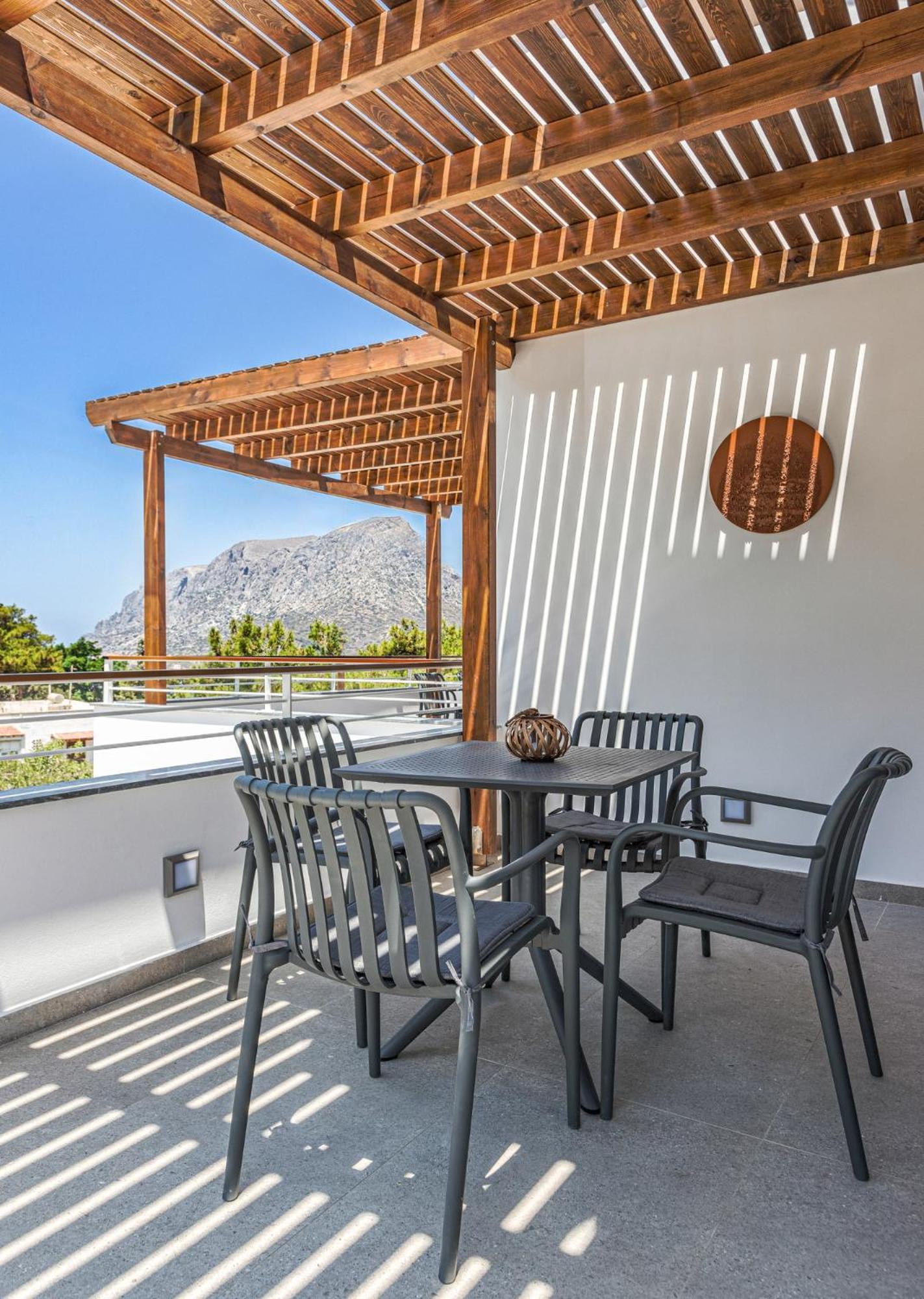 Deluxe One-Bedroom Apartment with Private Pool photo 3