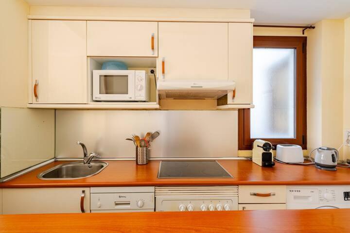 One-Bedroom Apartment photo 2