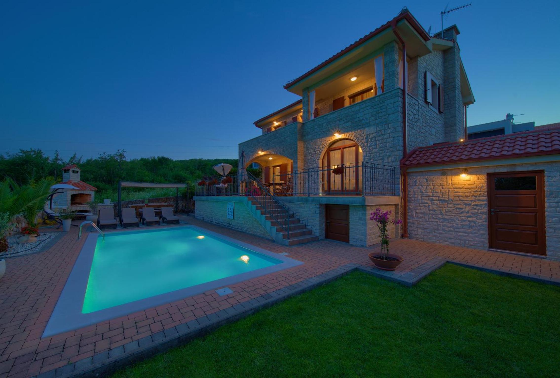 Villa photo 2
