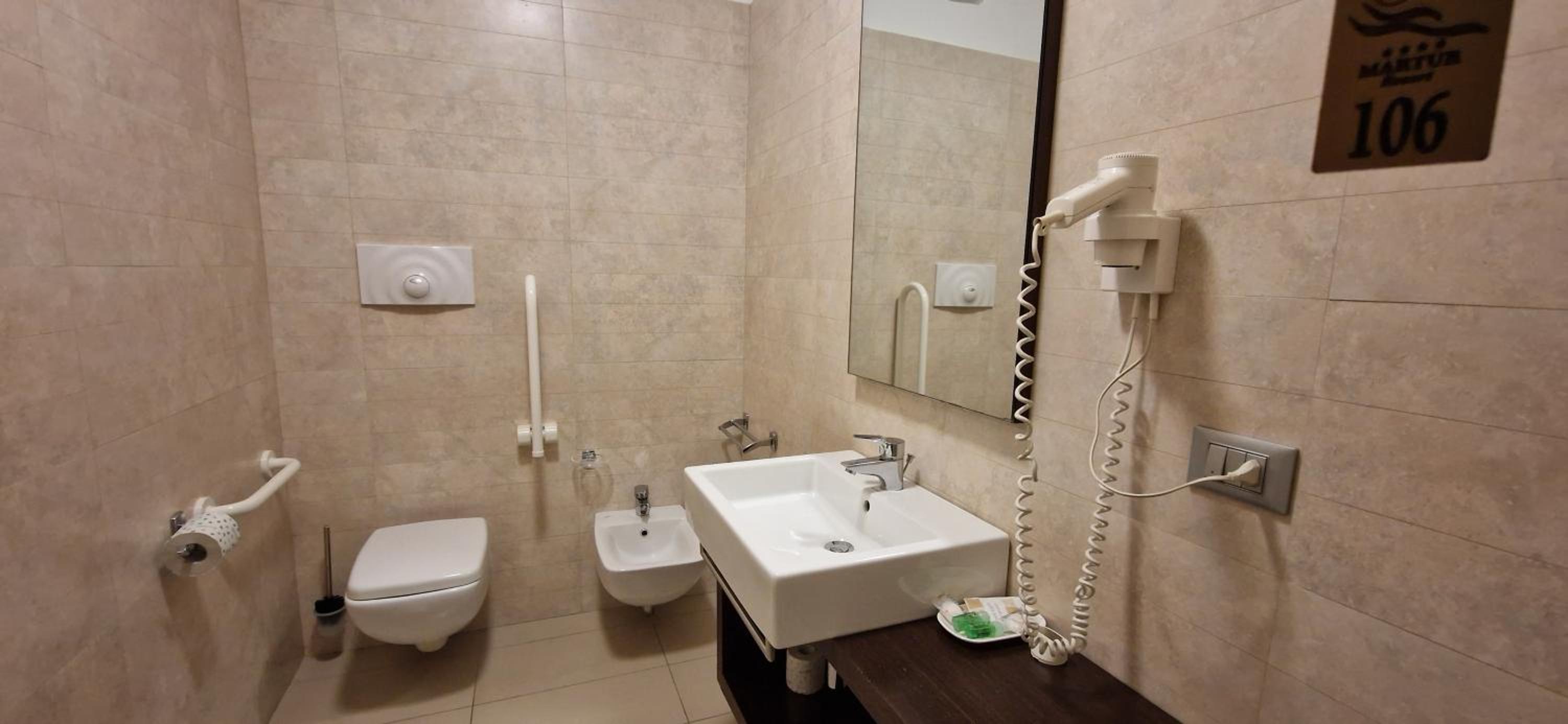 Standard Triple Room - Photo 5