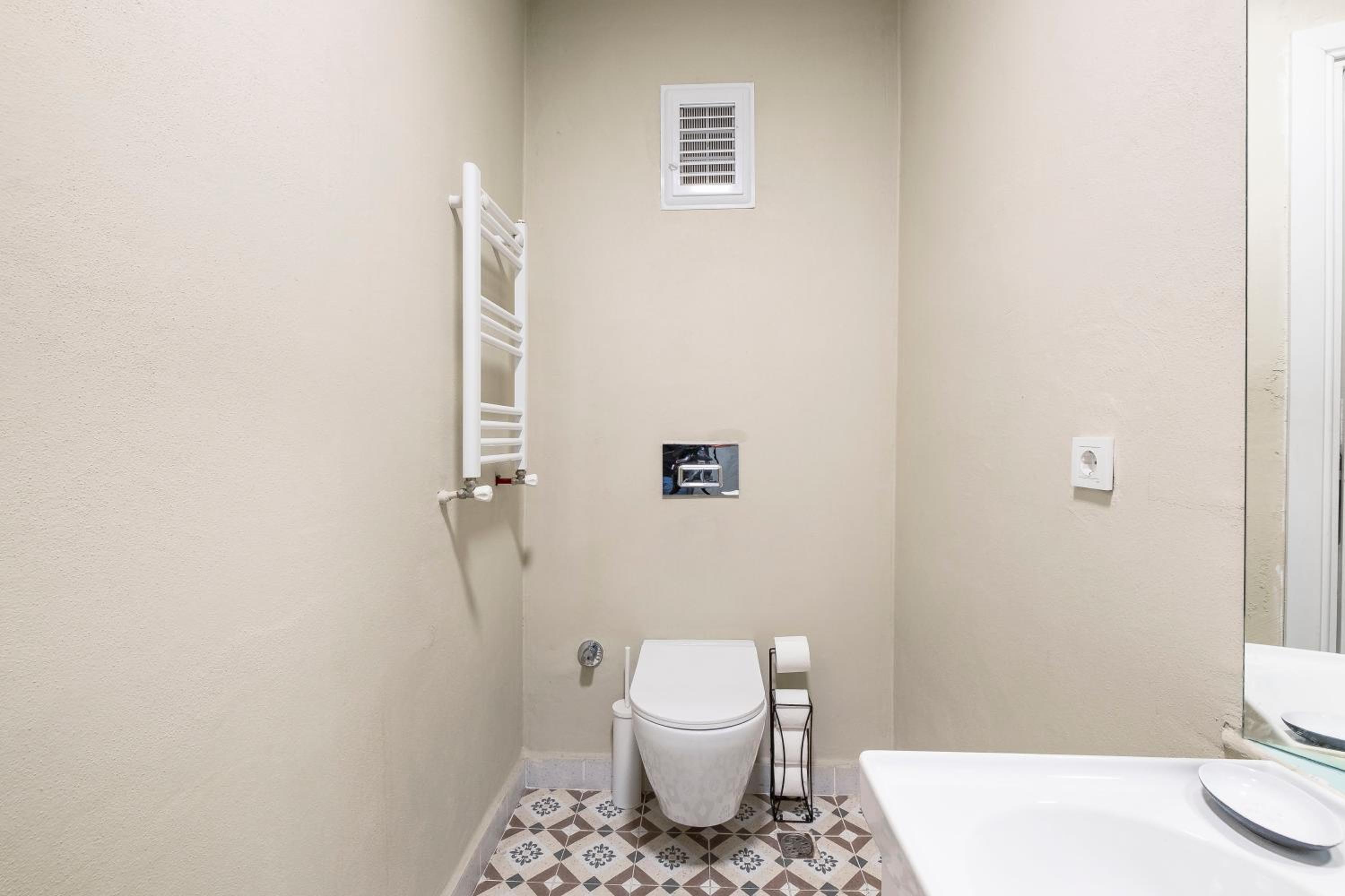One-Bedroom Apartment photo 2