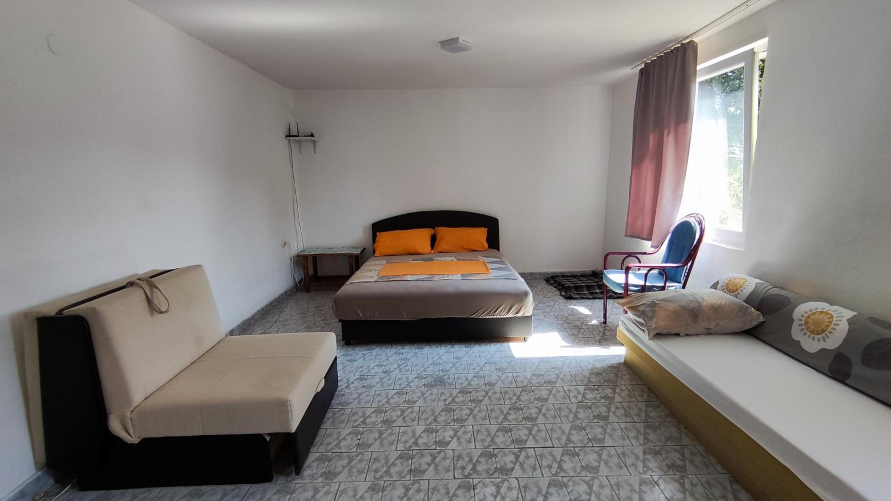One-Bedroom Apartment photo 2