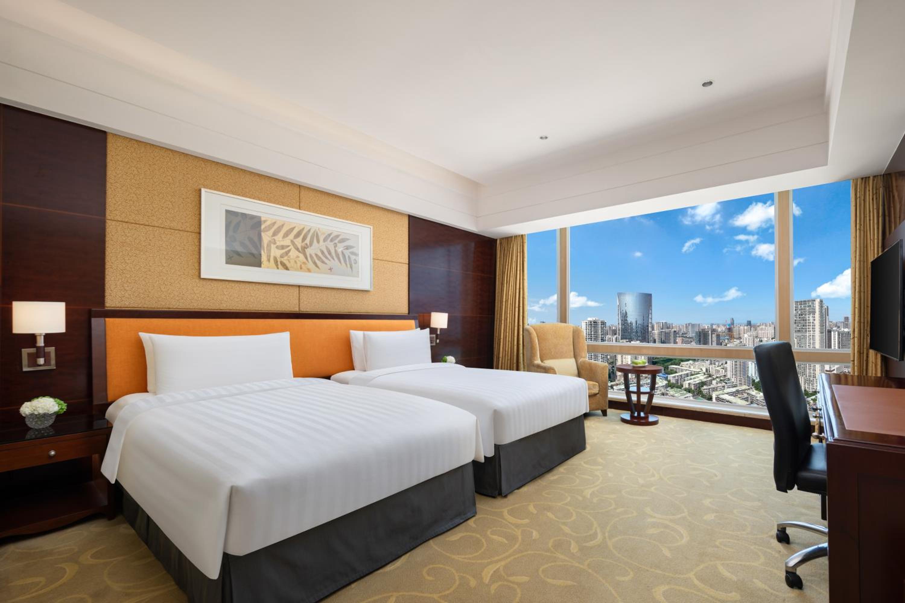 Deluxe Twin Room with City View - Photo 1