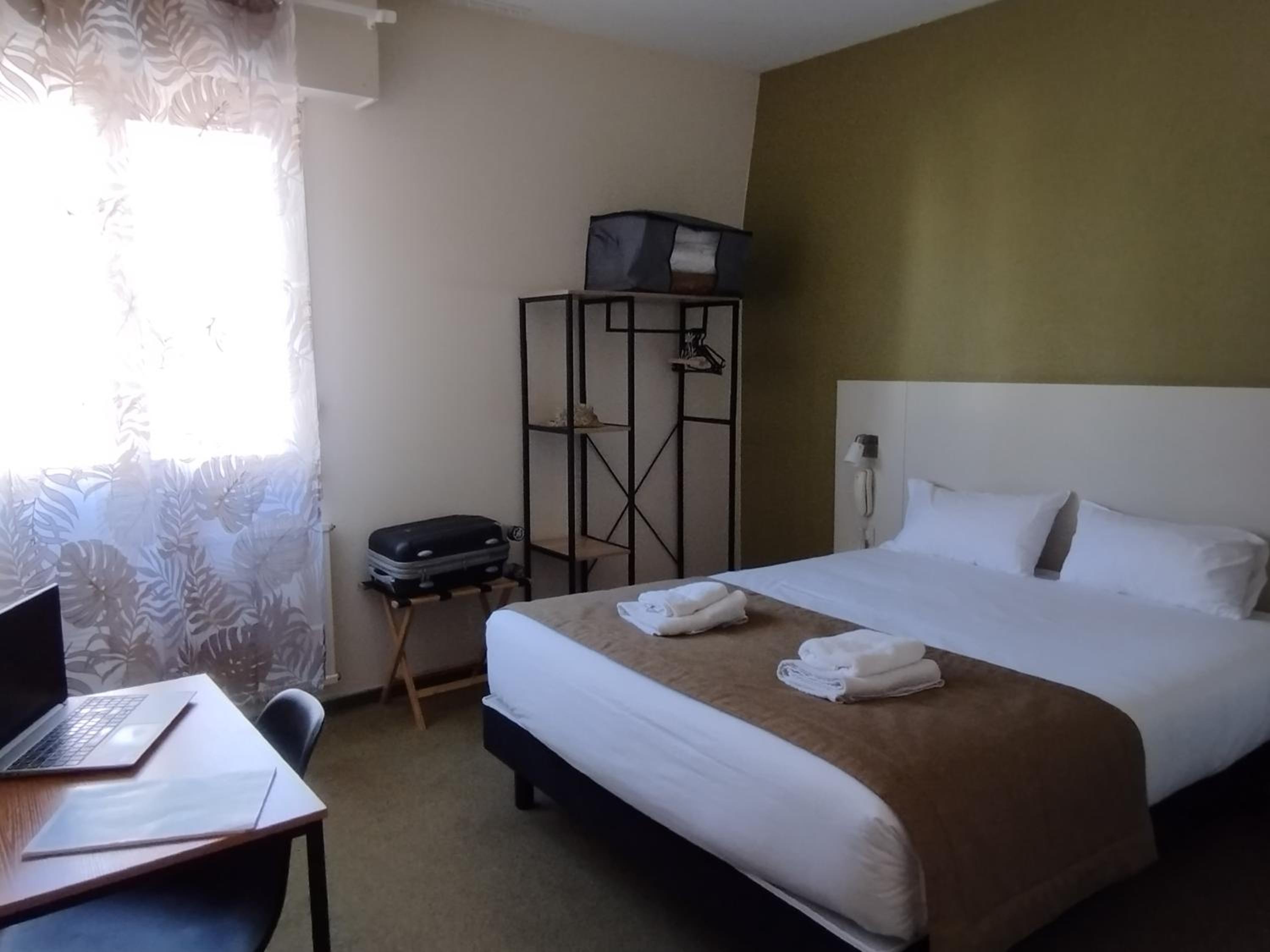 Double Room - Photo 7