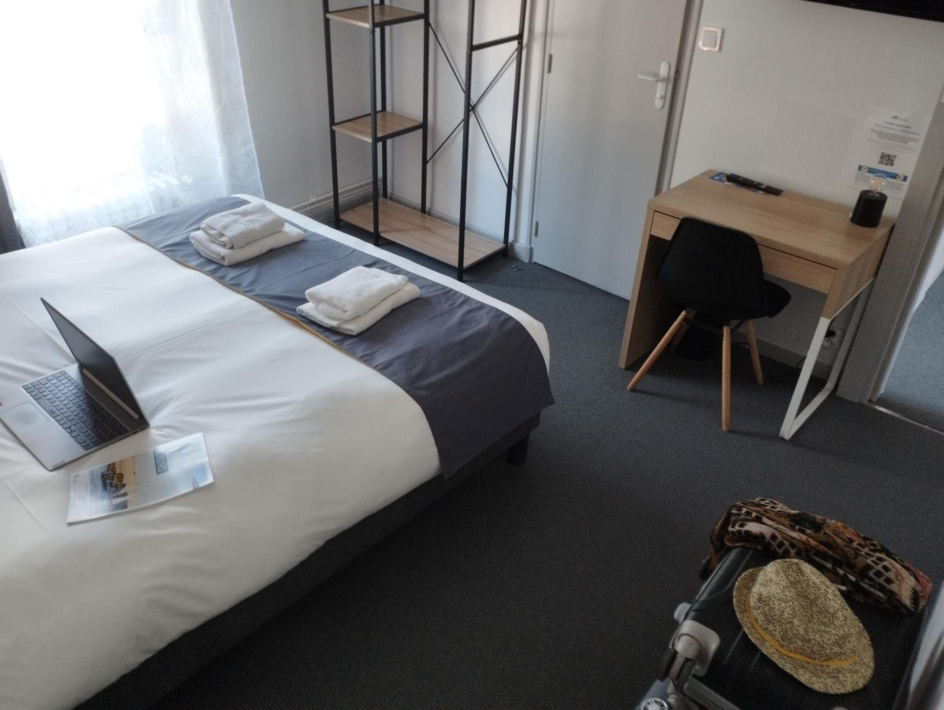Double Room - Photo 6