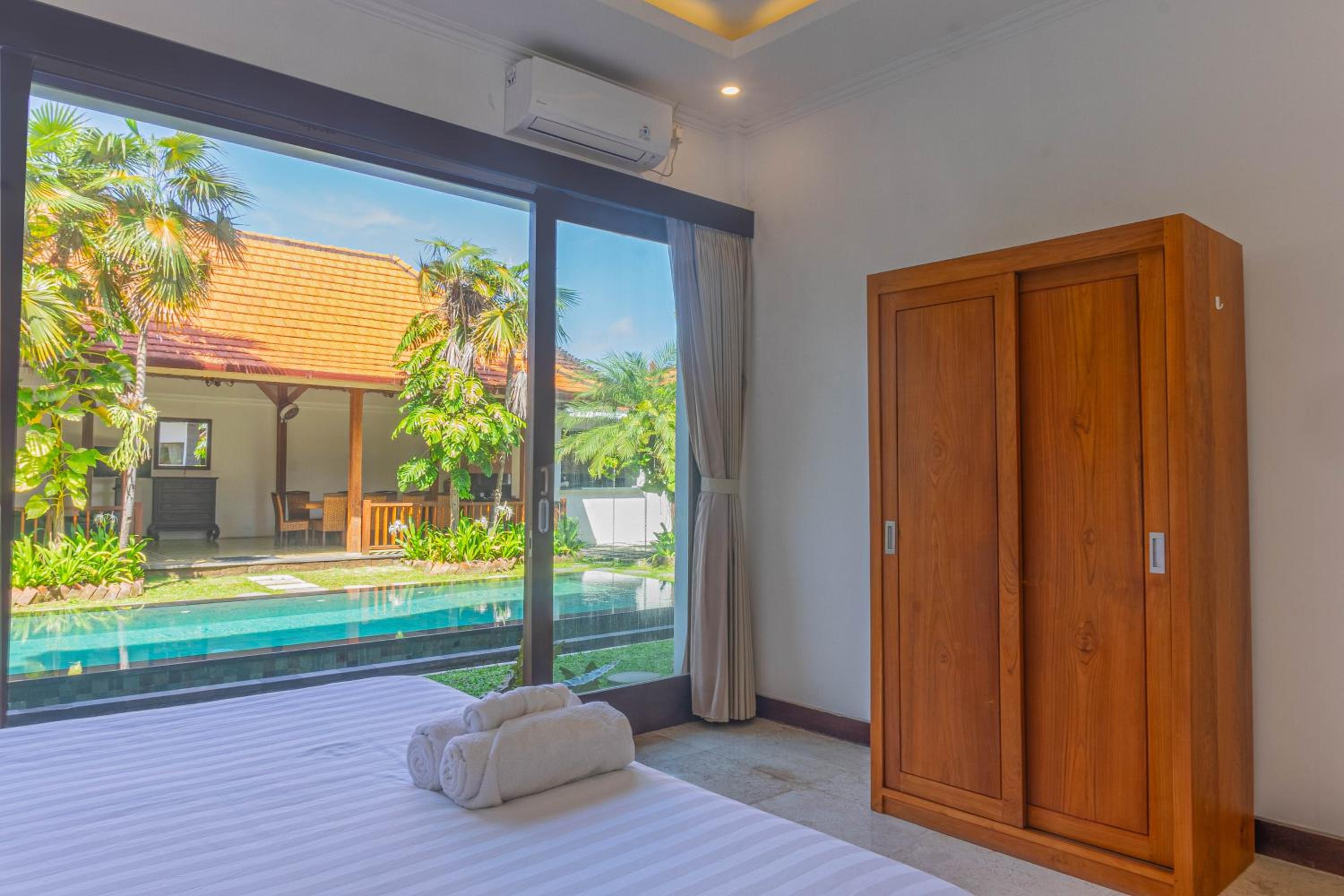 Villa photo 1