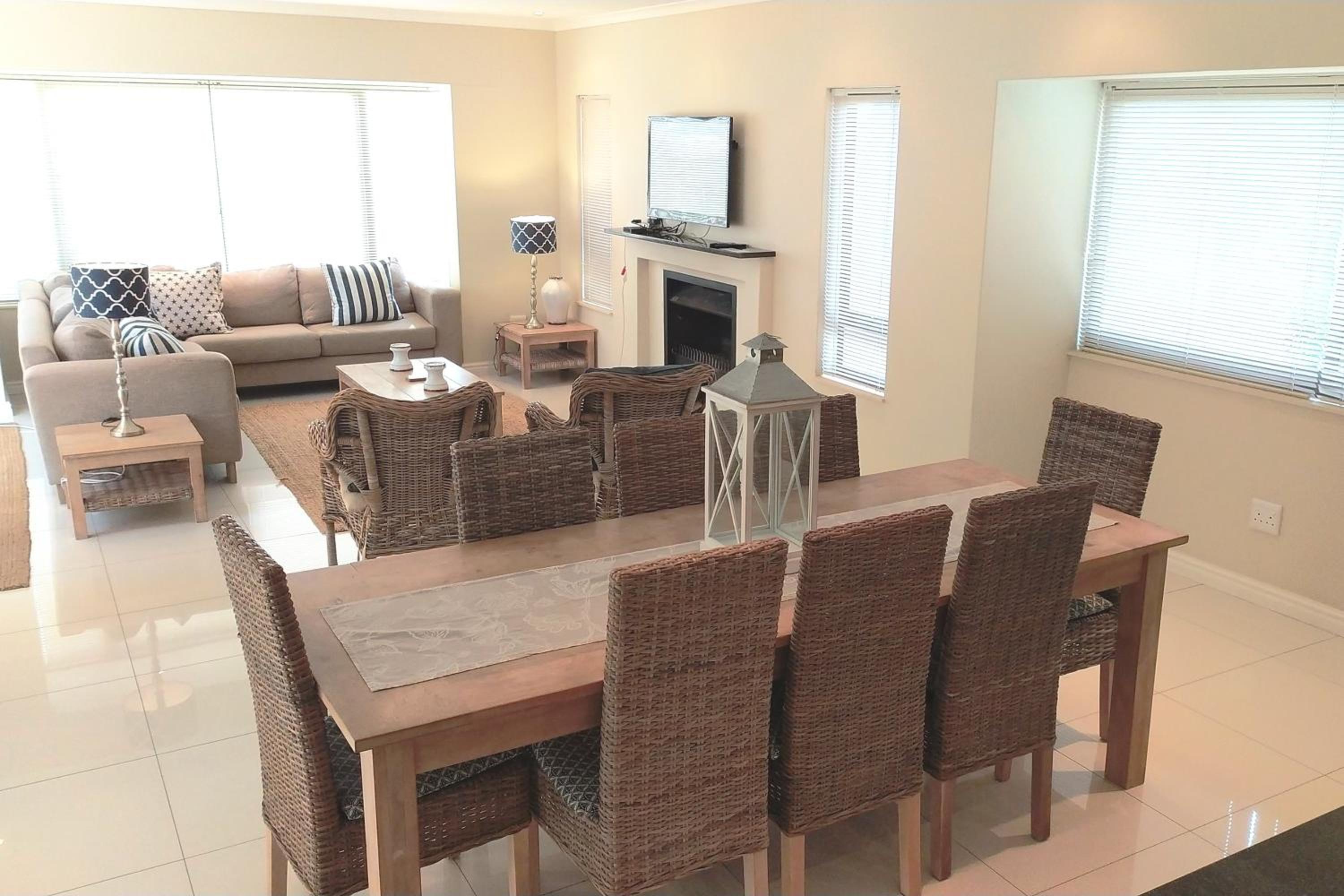Three-Bedroom House photo 3