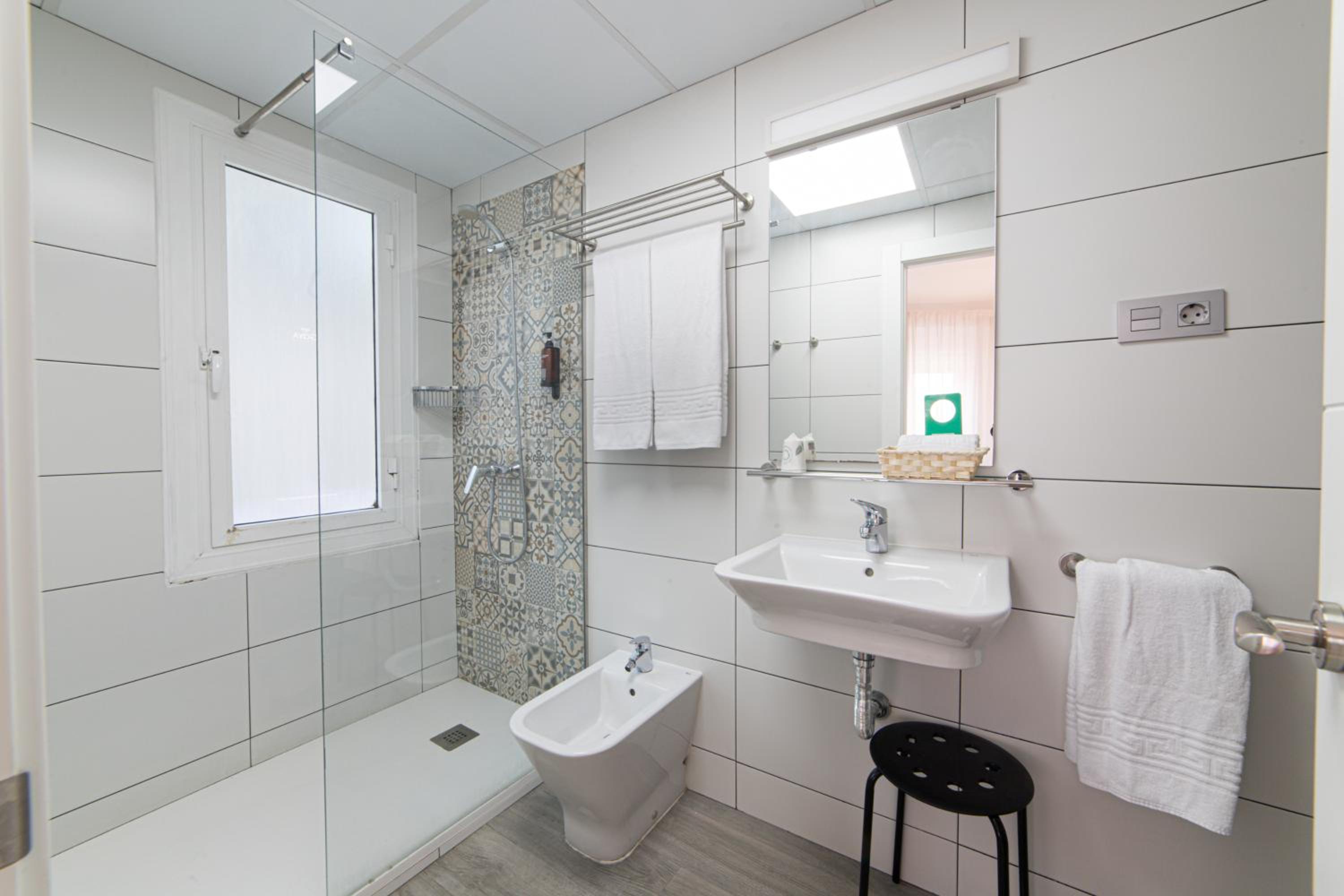 Double or Twin Room - Photo 14