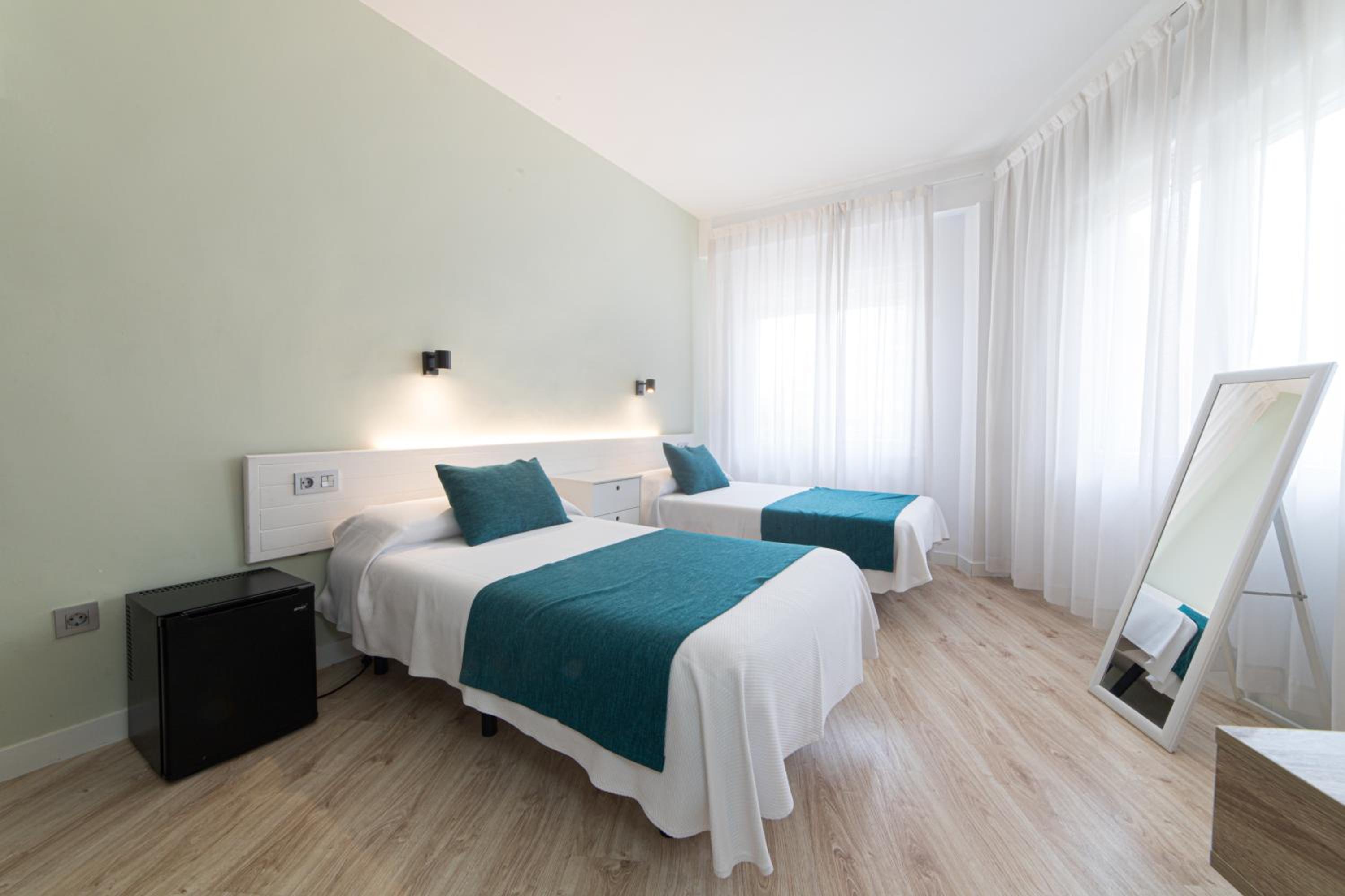 Double or Twin Room - Photo 2