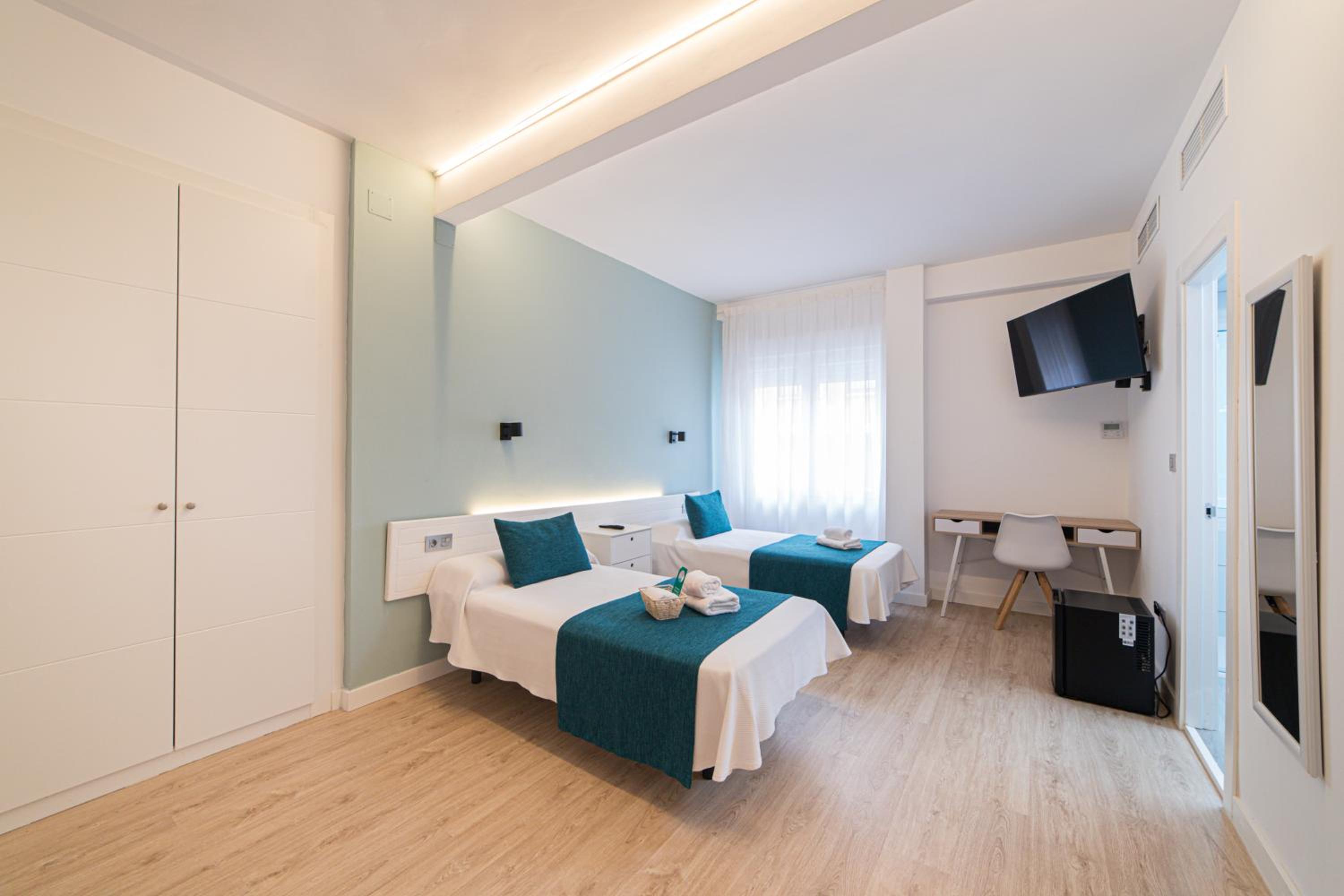 Double or Twin Room - Photo 10