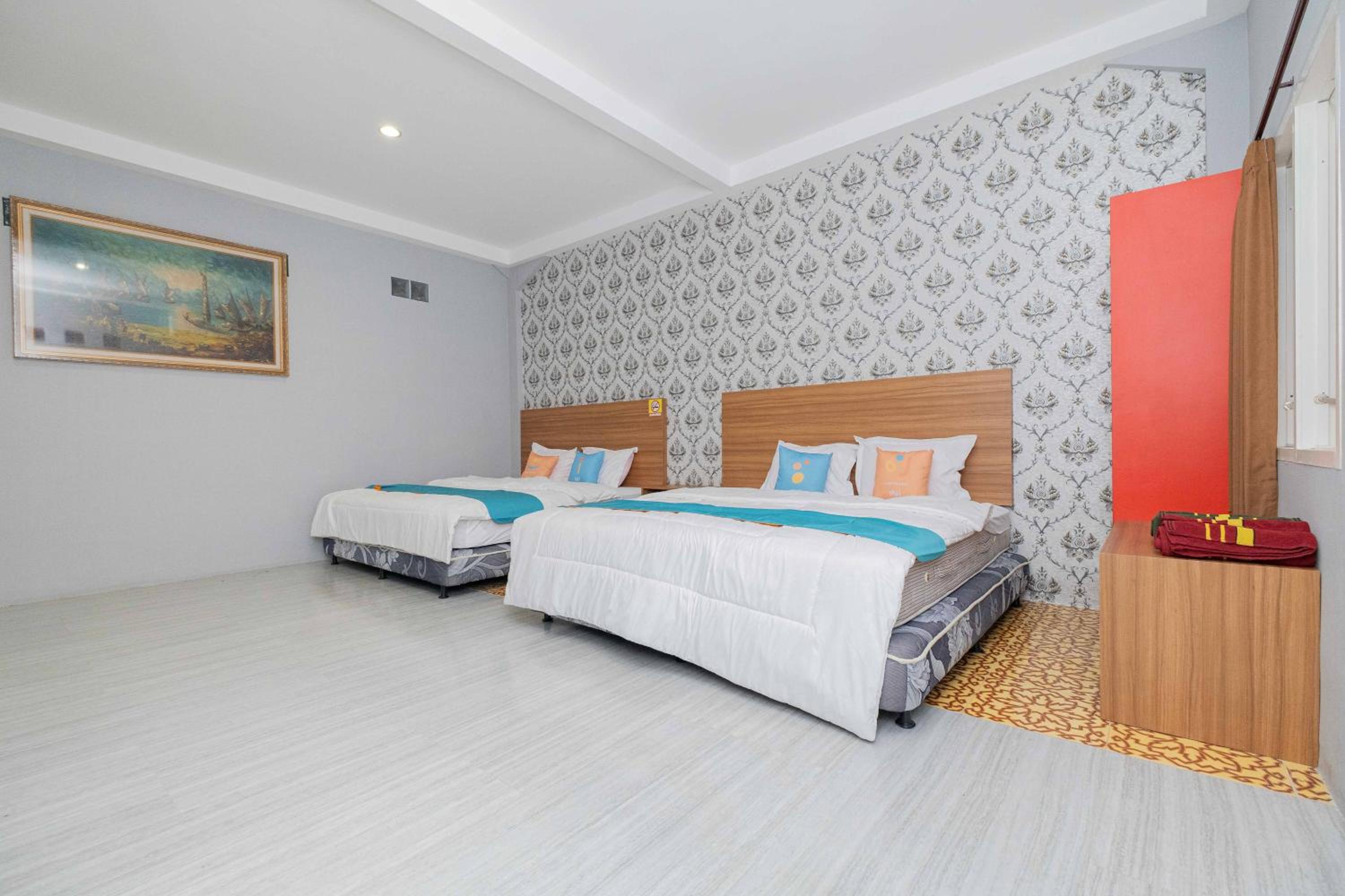 Family Room - Photo 1