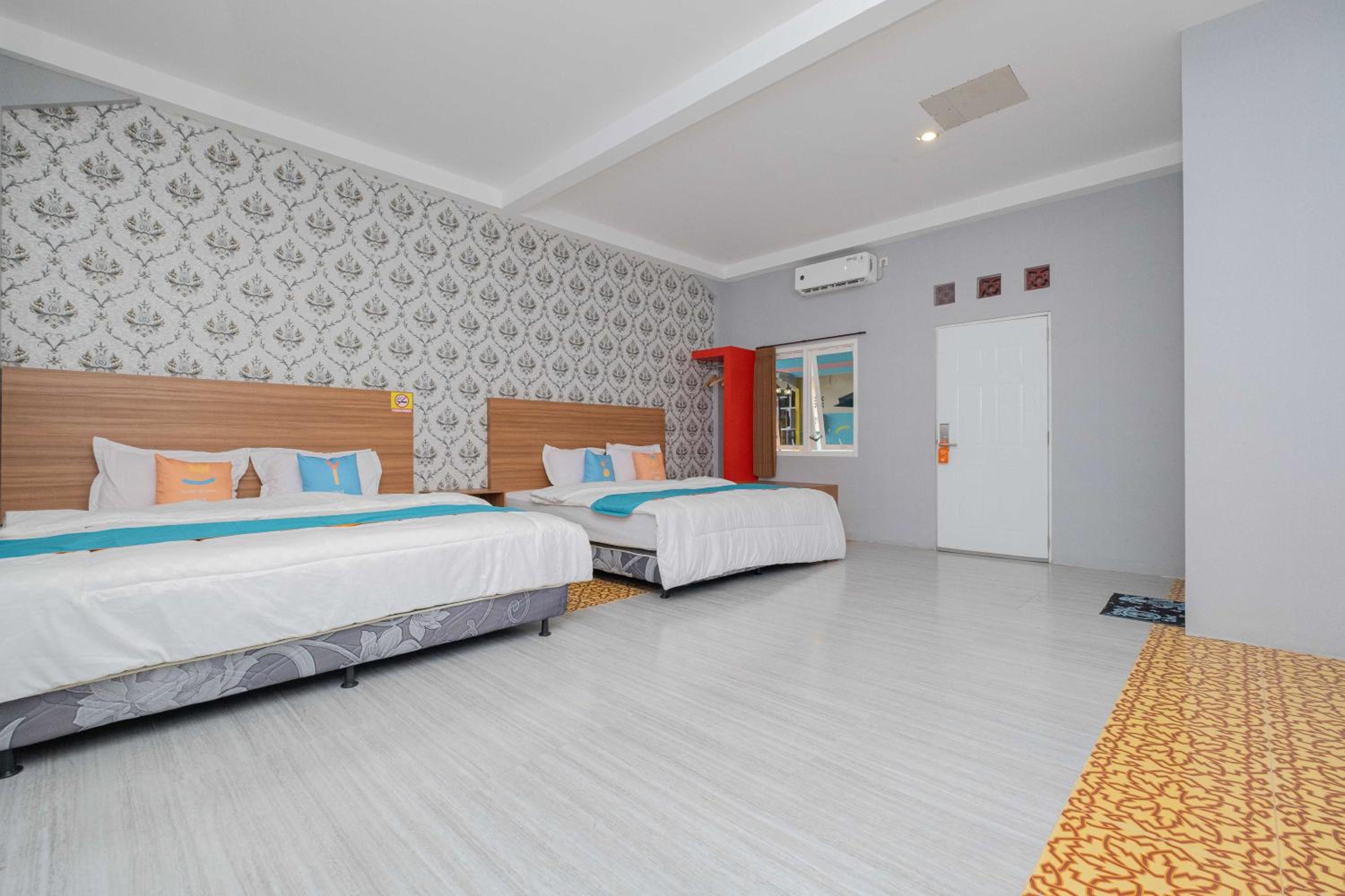 Family Room - Photo 6