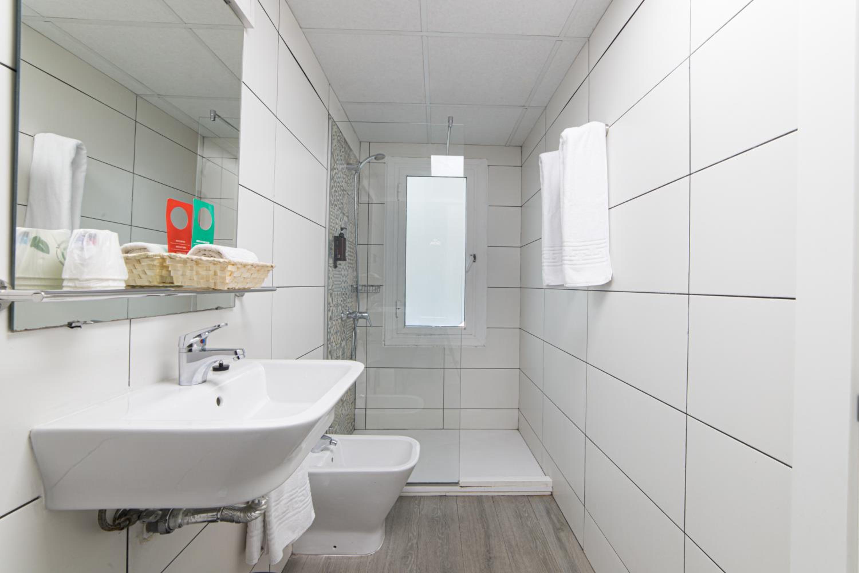 Double or Twin Room - Photo 8