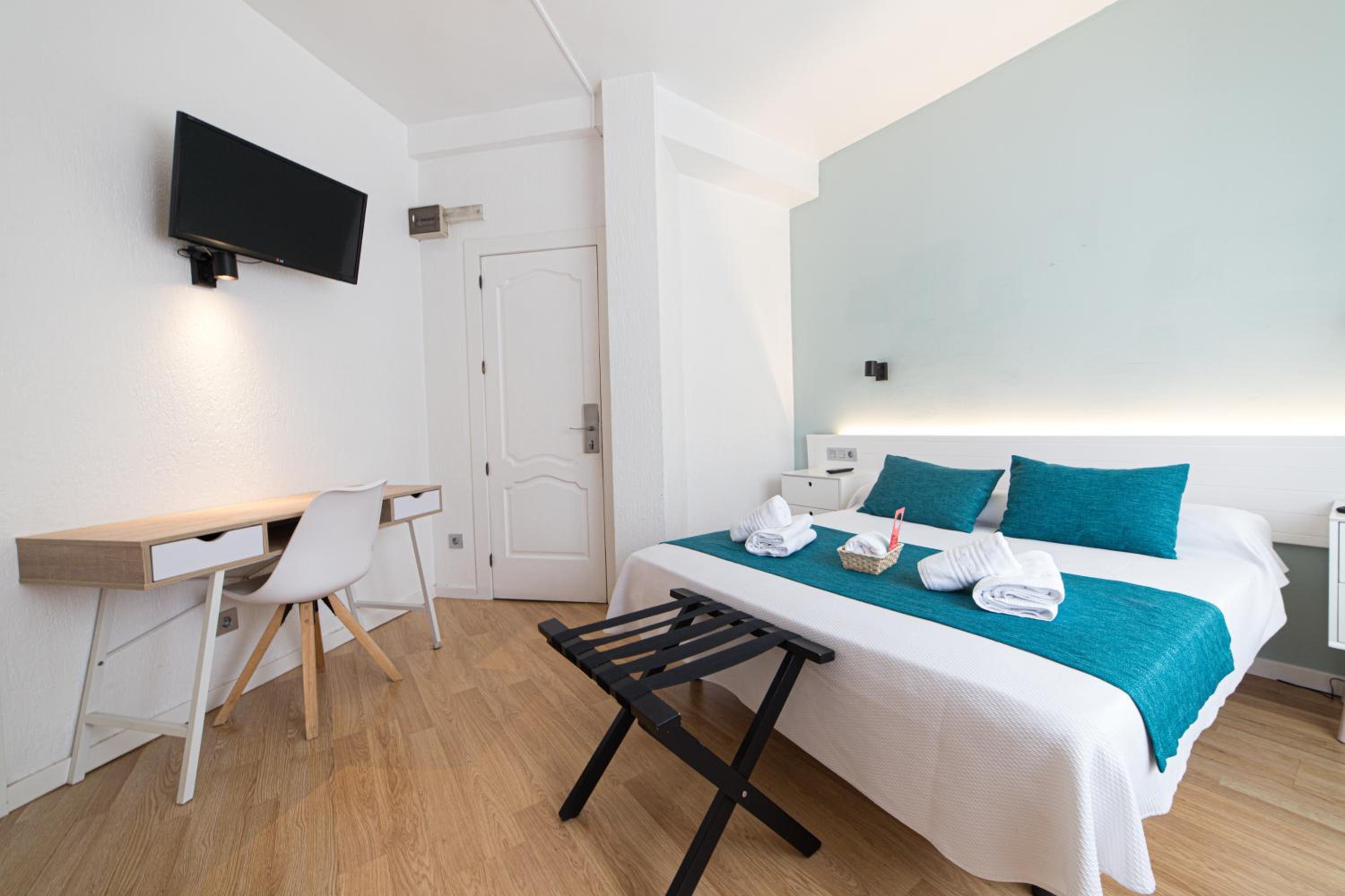 Double or Twin Room - Photo 6
