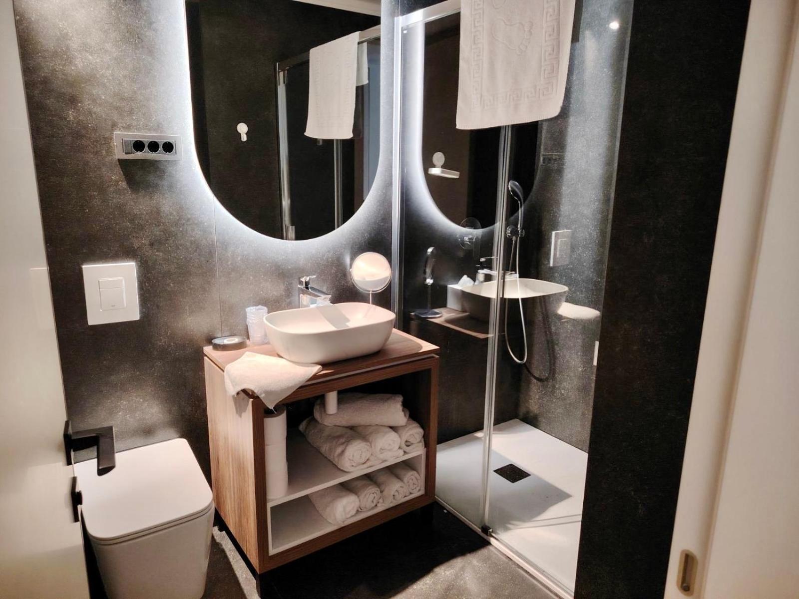 Family Room with Bathroom photo 2