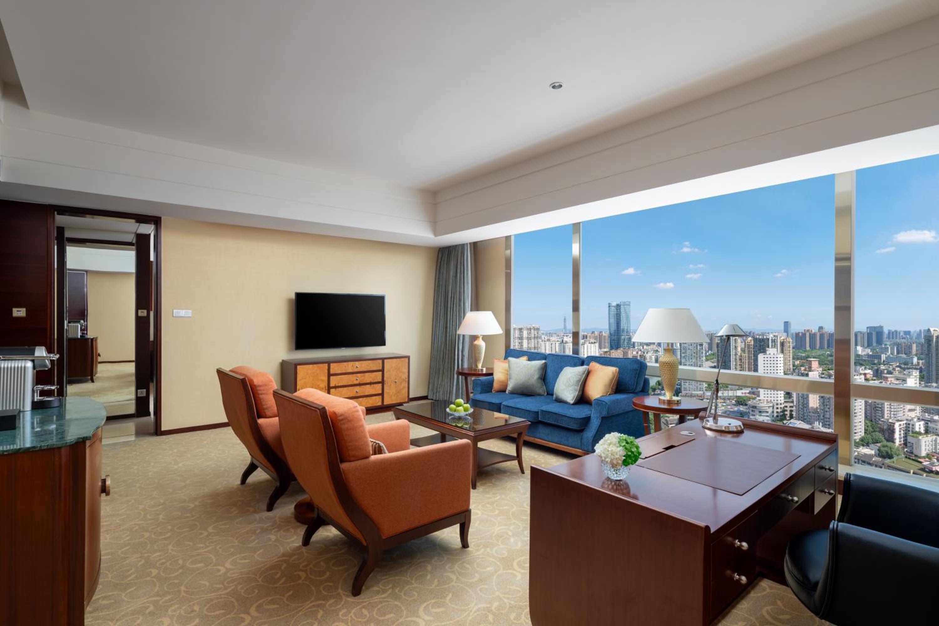 Executive Suite - Photo 1