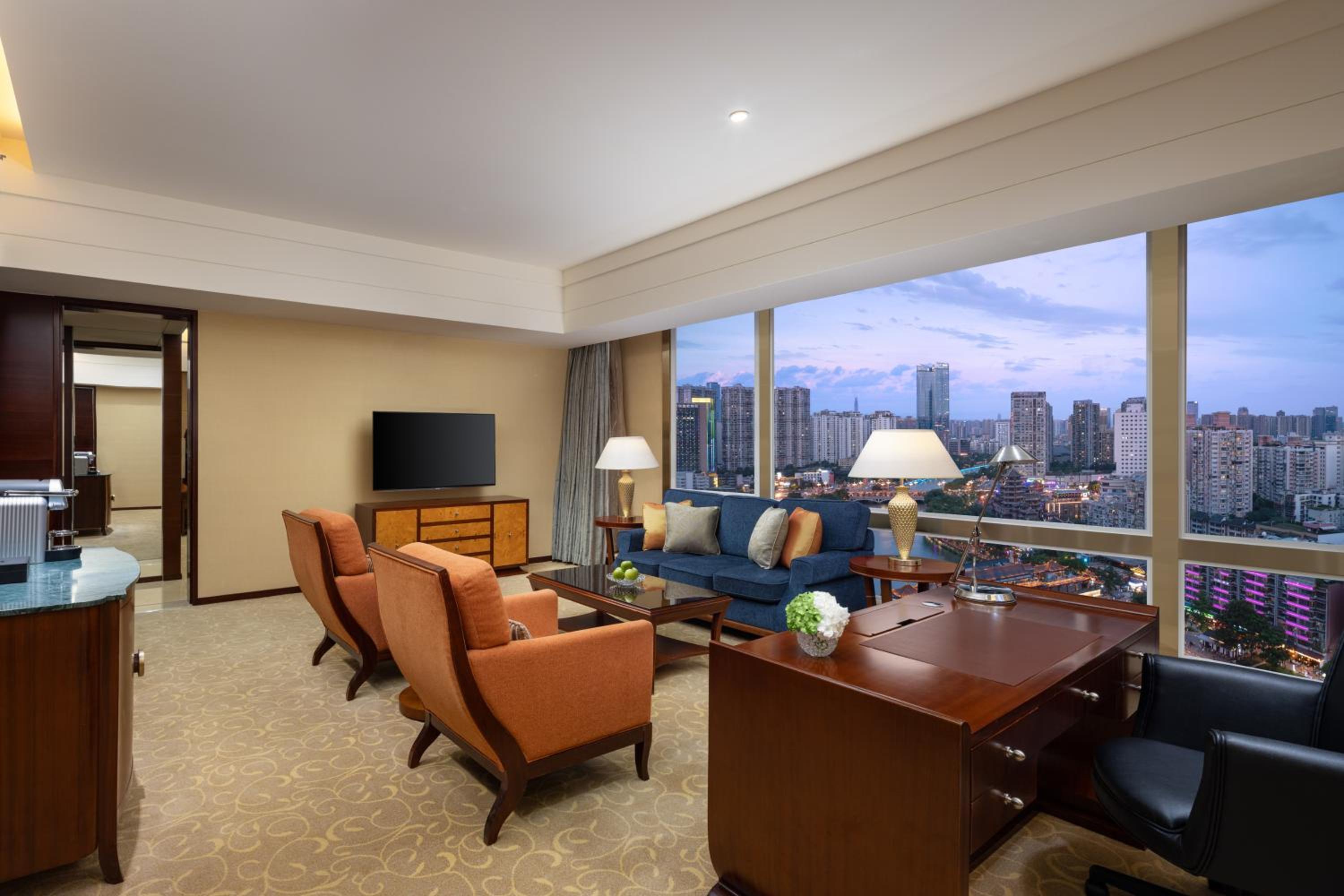 Executive Suite - Photo 2