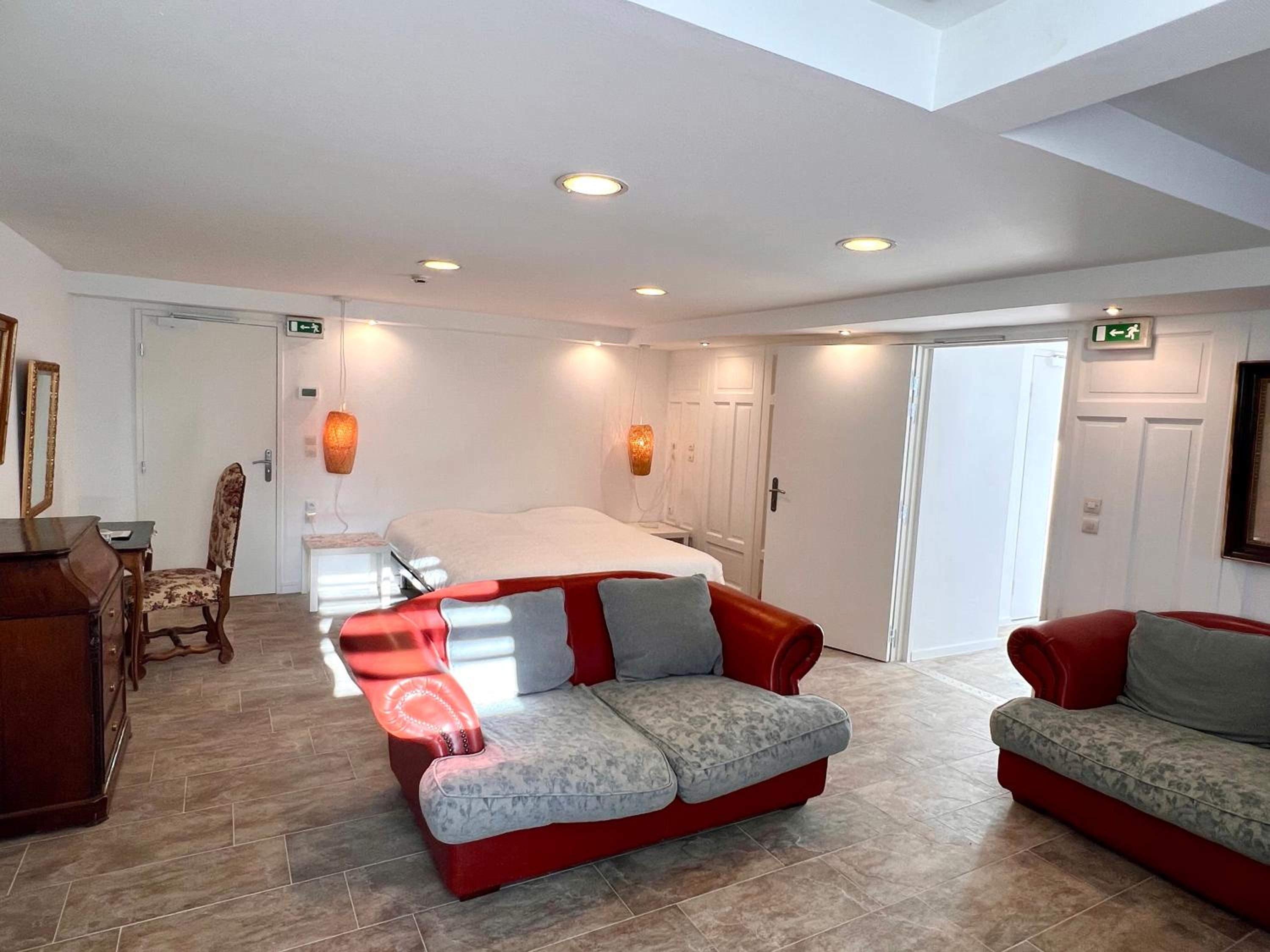 Twin Room - Photo 3