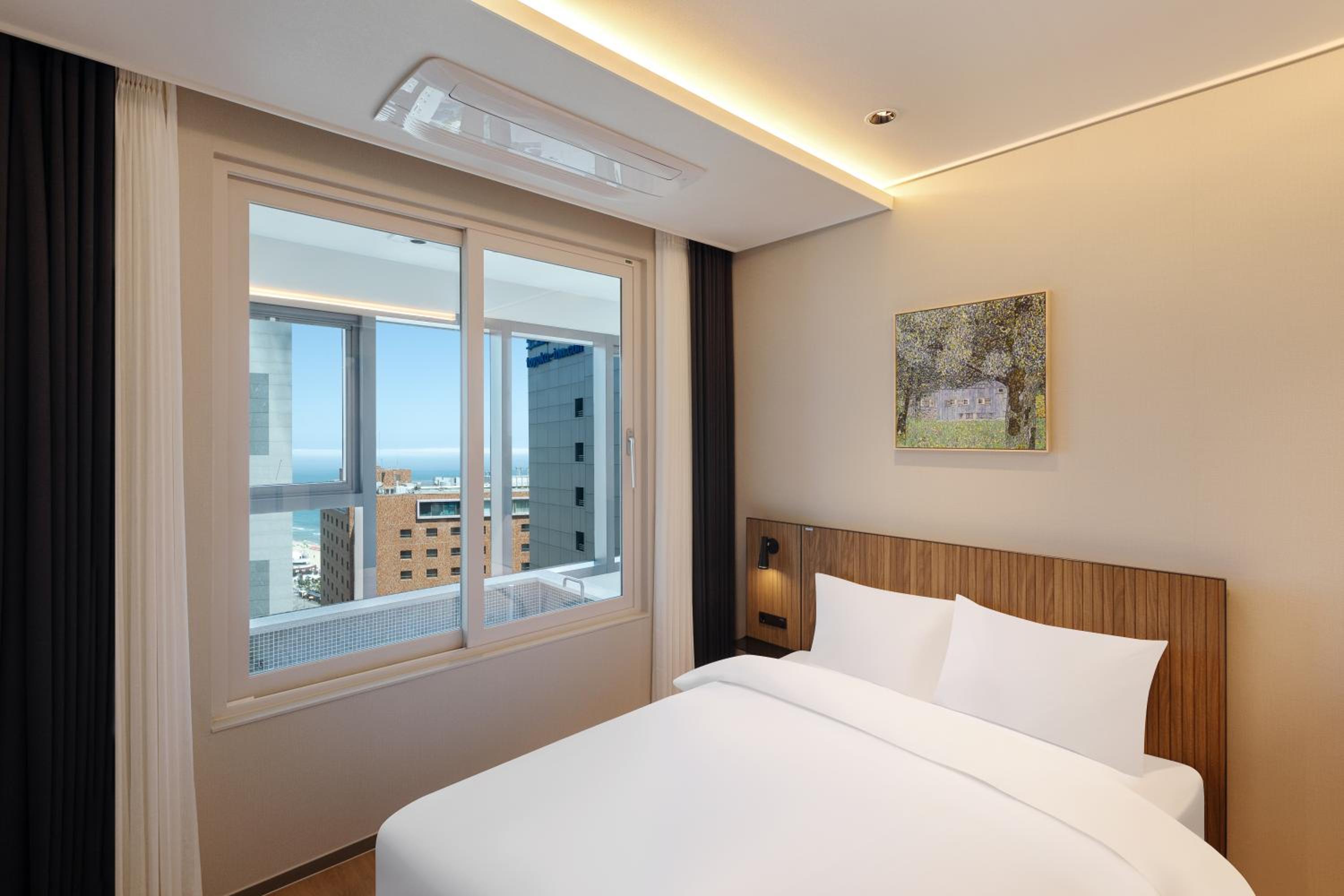 Royal Suite with Partial Ocean View  - Photo 6