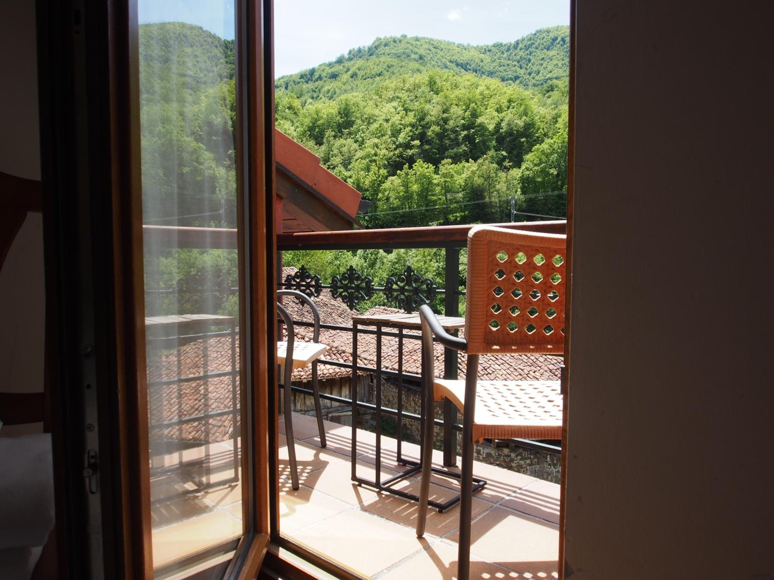Four-Bedroom Apartment with Balcony photo 3