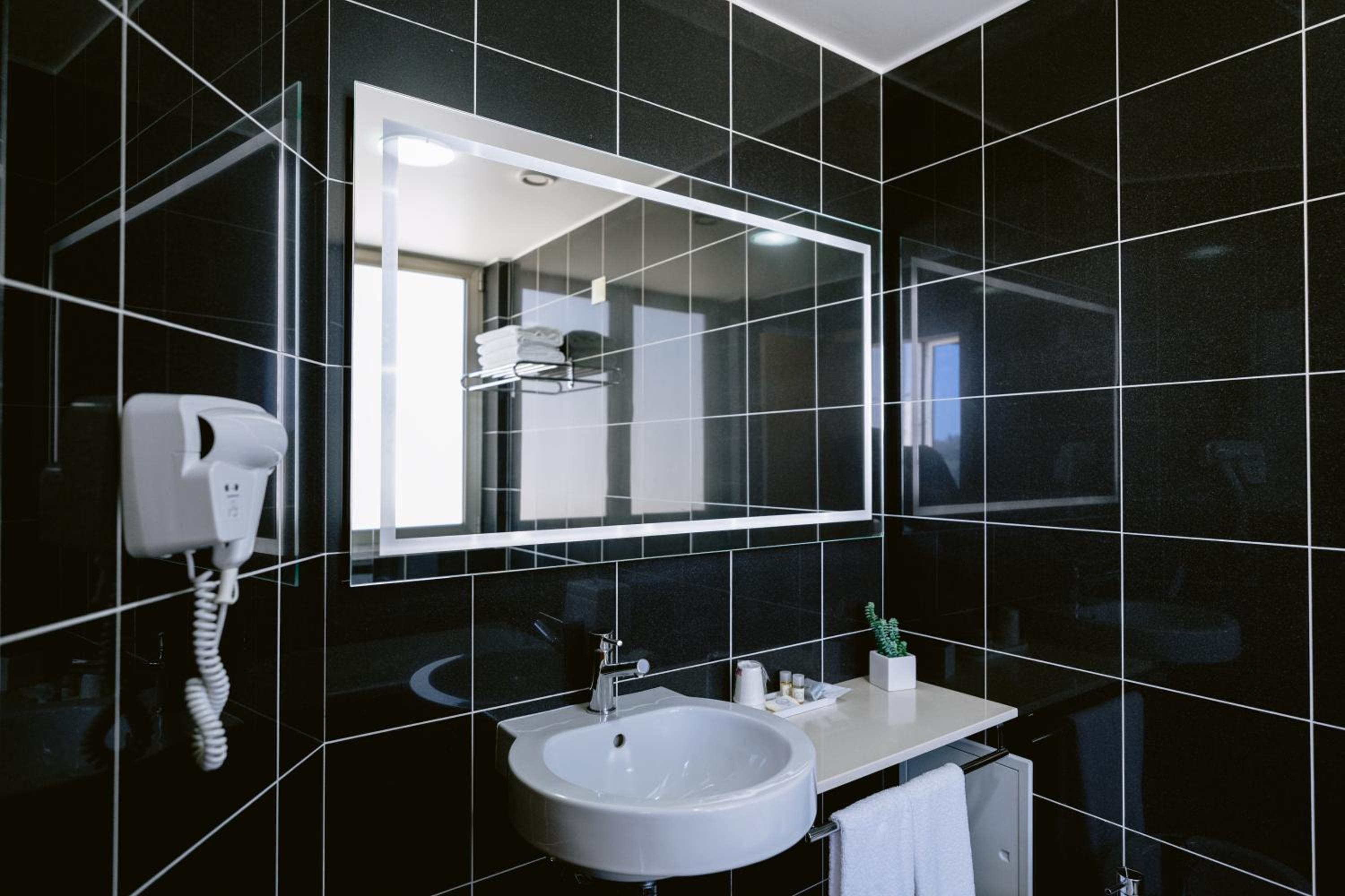 Family Double Room - Photo 4