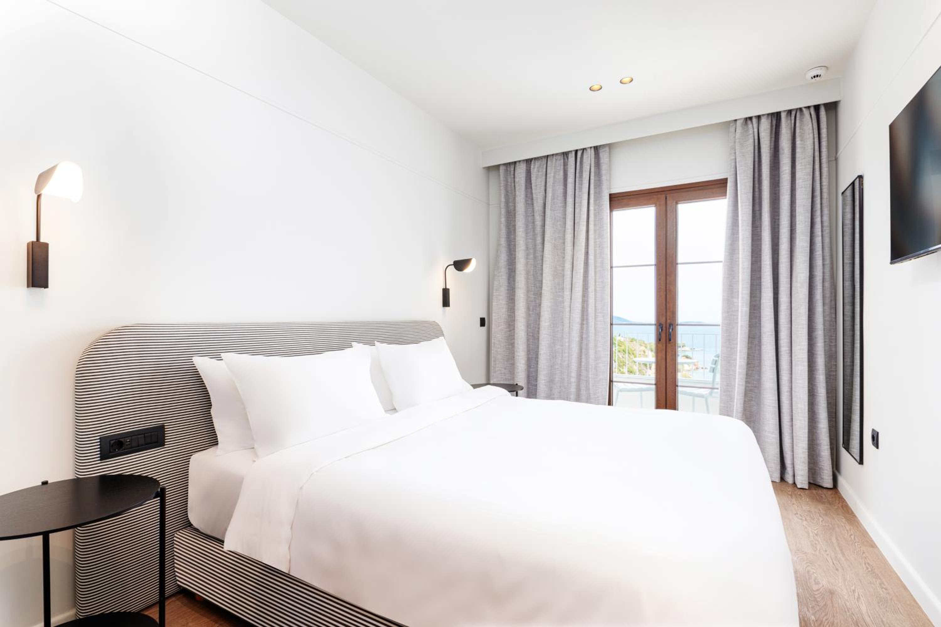 Deluxe Double Room with Sea View - Photo 1