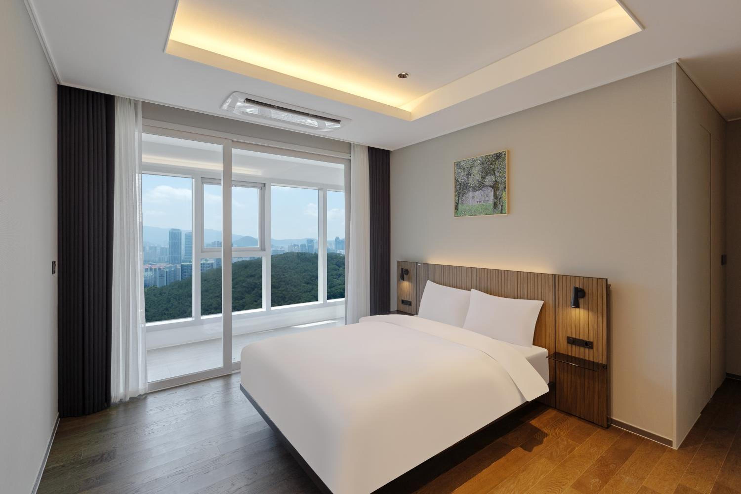 Panorama Suite Partial Ocean View - Photo 4