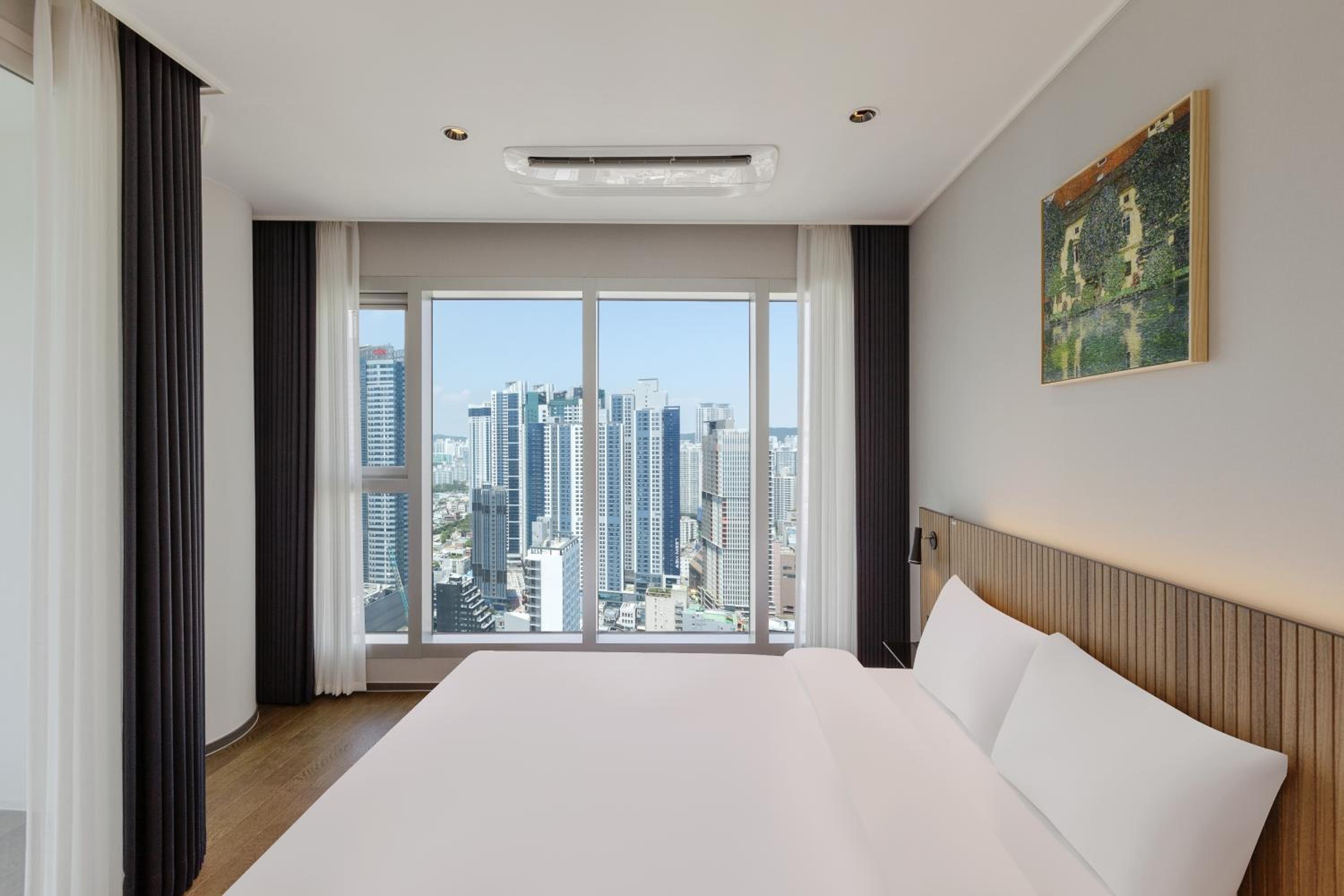Panorama Suite Partial Ocean View - Photo 2