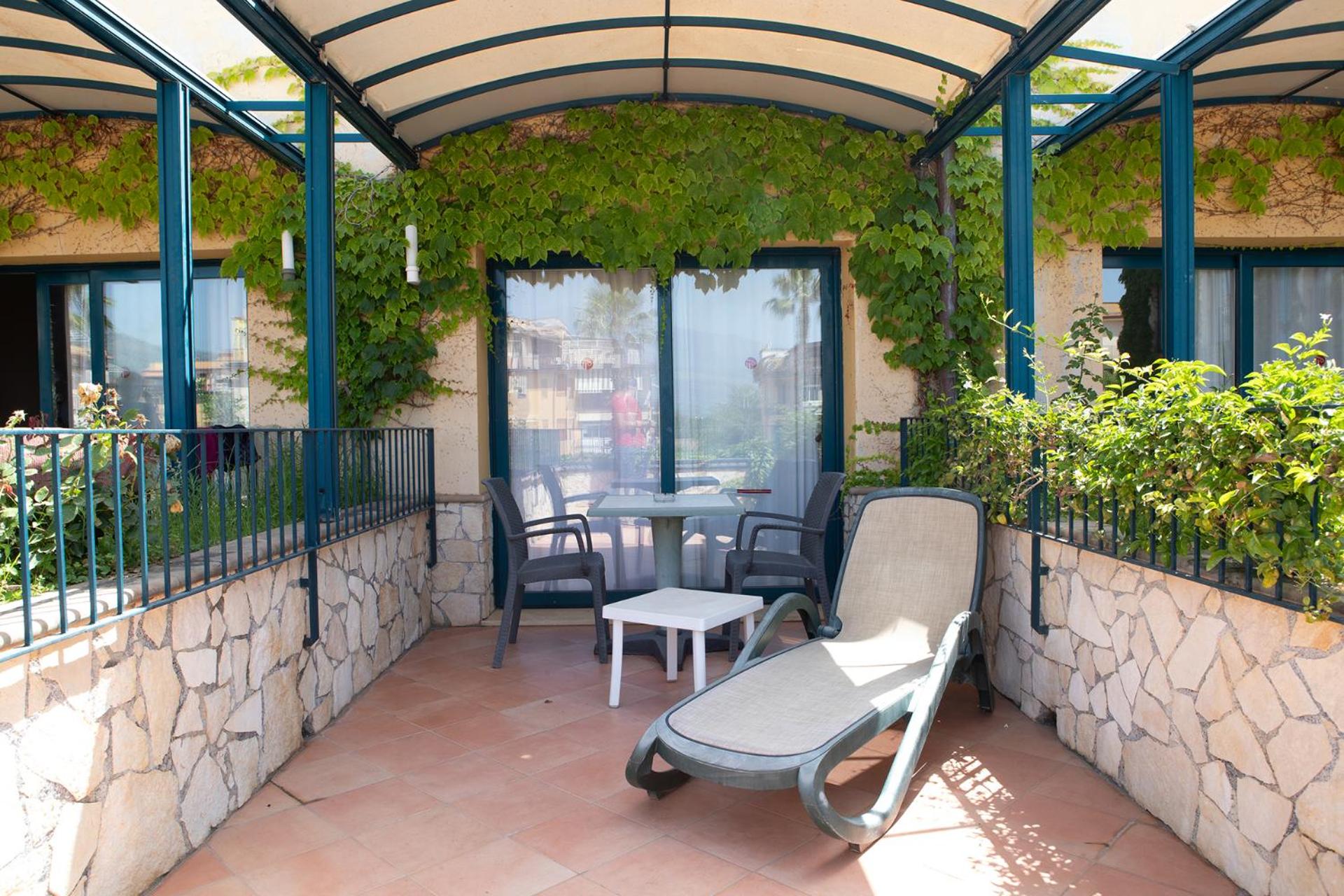 Deluxe Triple Room with Balcony - Photo 14