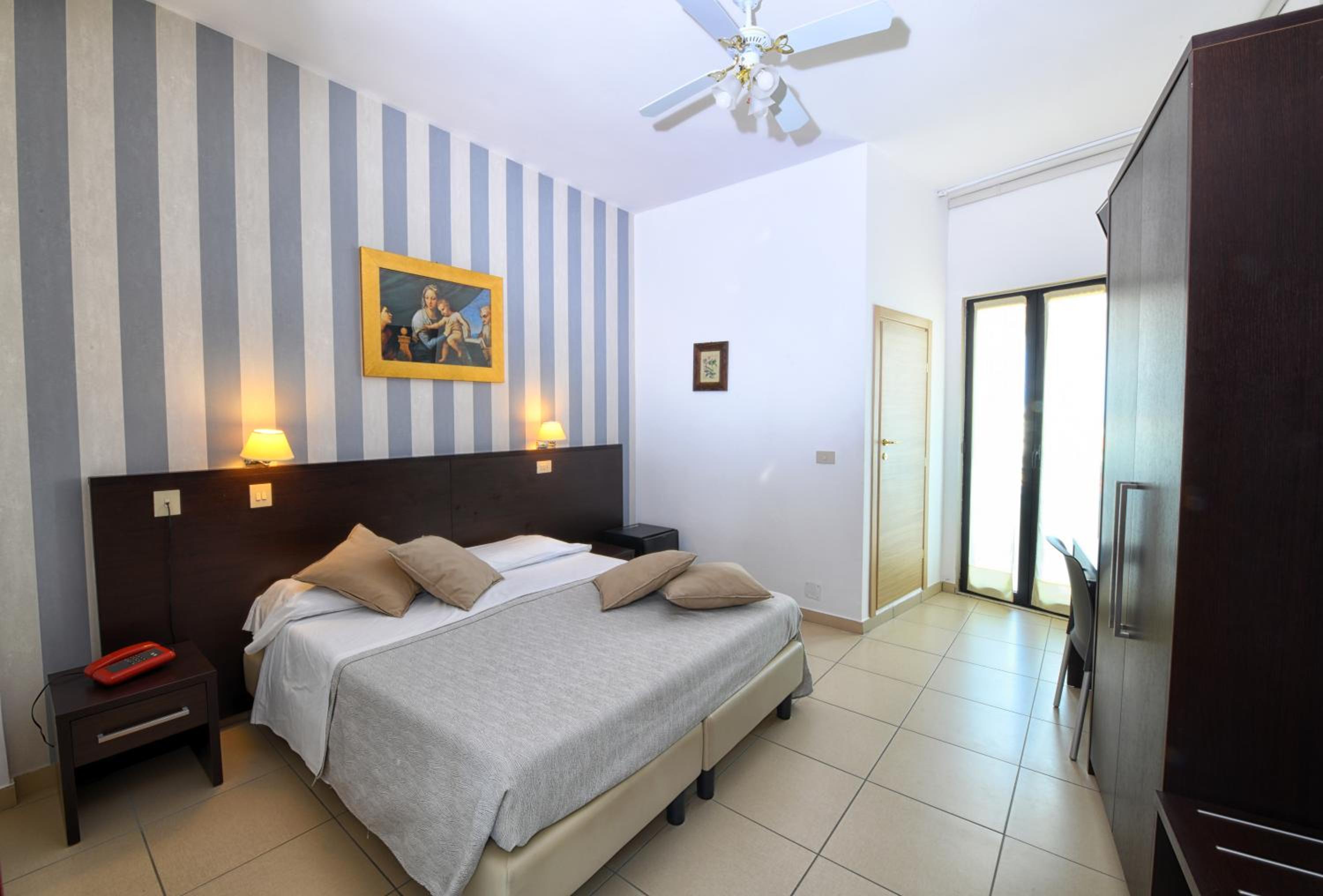 Double Room - Photo 4