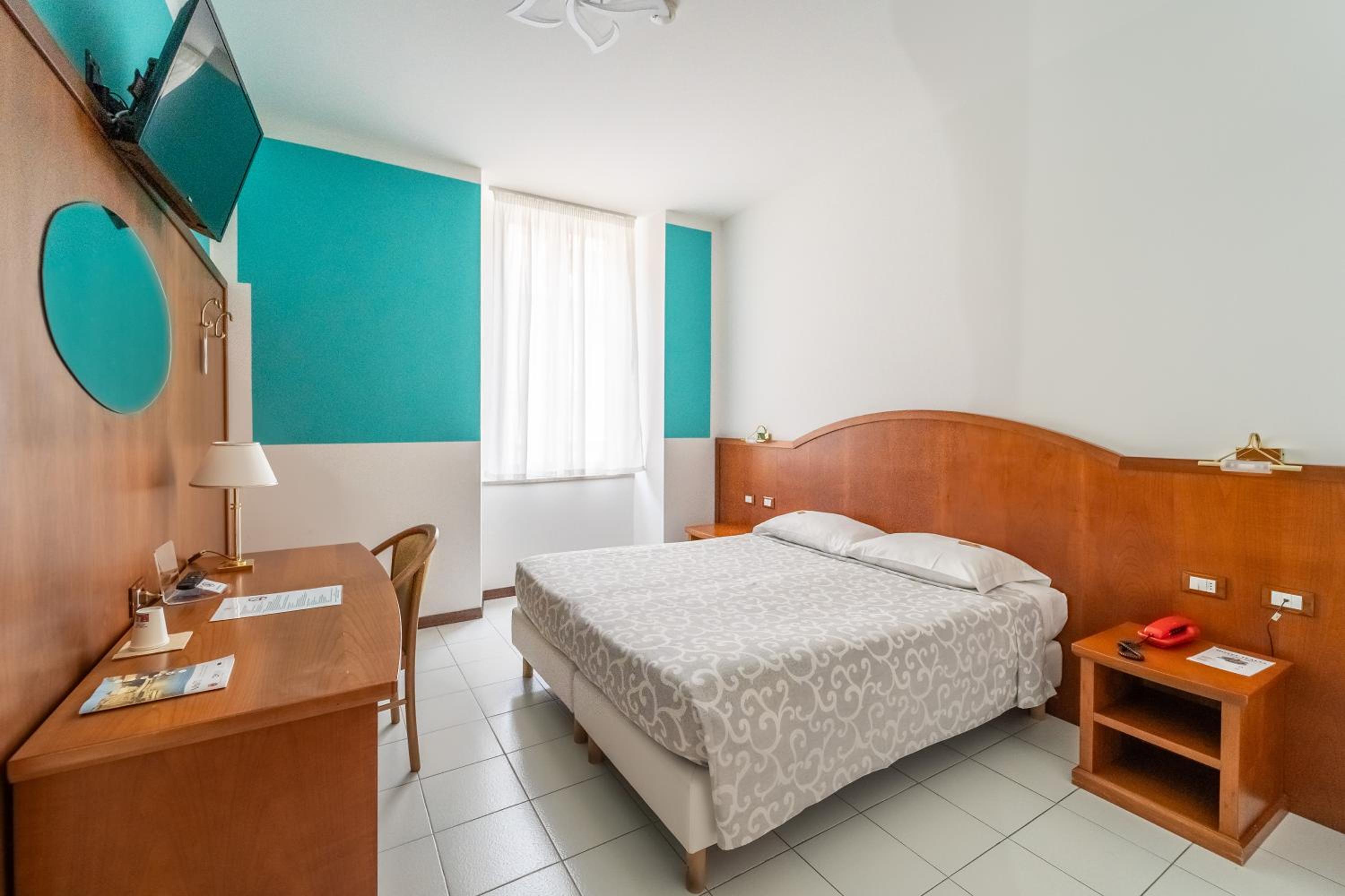 Standard Double or Twin Room - Photo 23