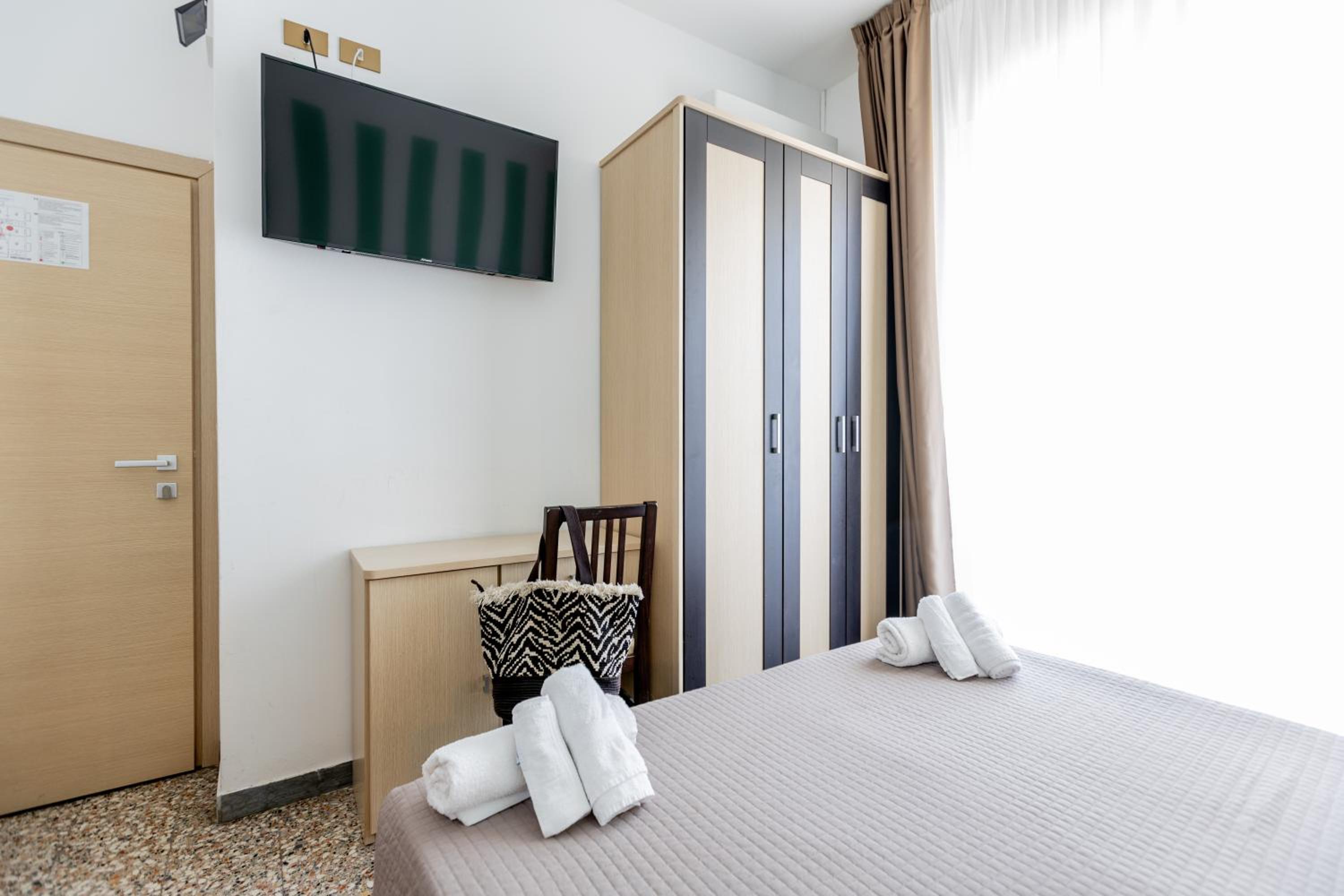 Double or Twin Room with Balcony photo 2