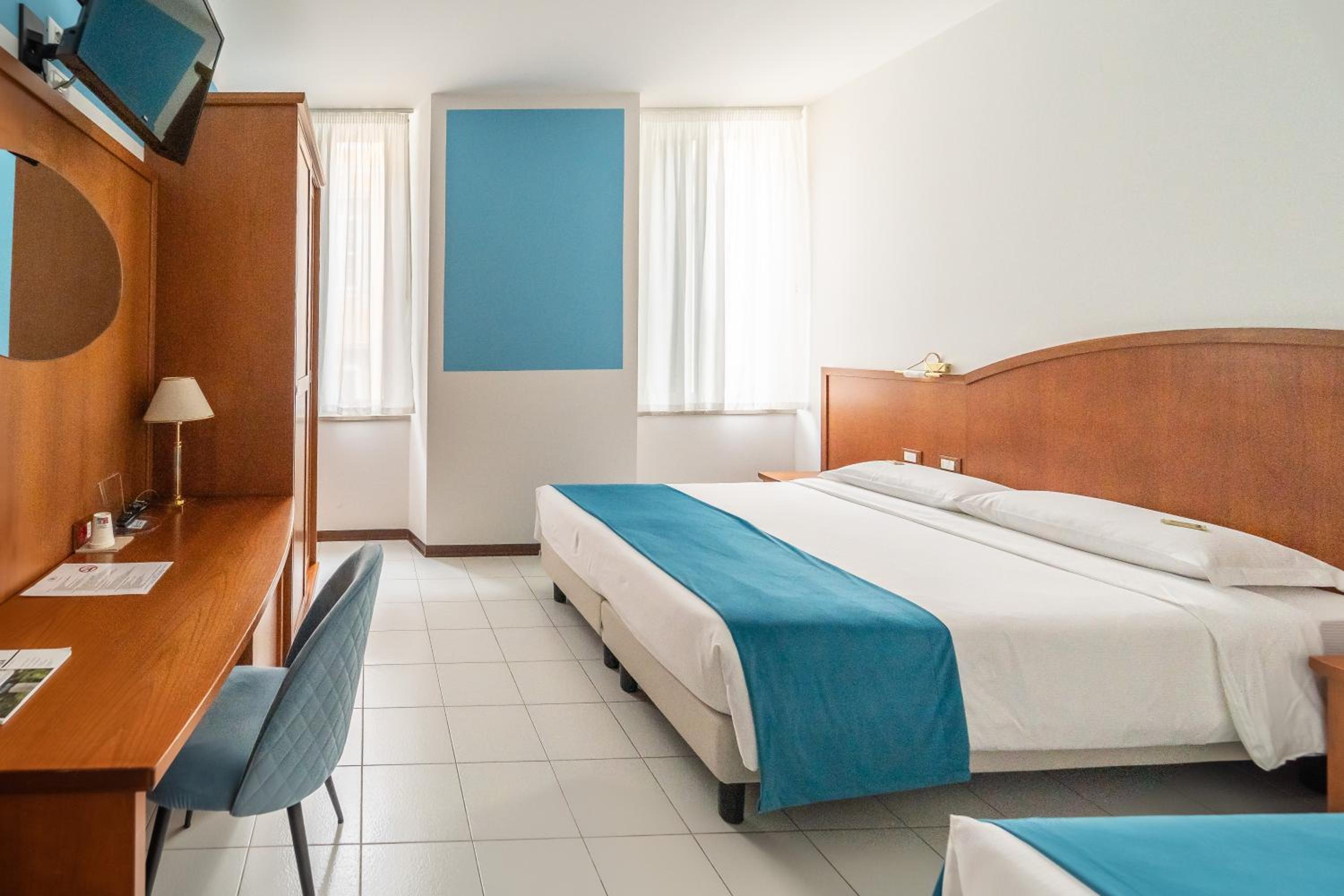 Standard Triple Room - Photo 33